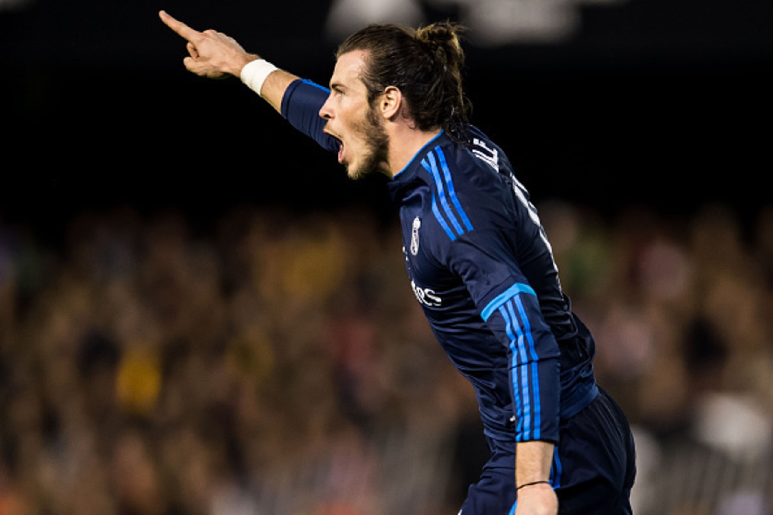 VALENCIA, SPAIN - JANUARY 03:  Gareth Bale of Real Madrid CF celebrates after scoring a goal during the Valencia CF vs Real Madrid CF as part of the Liga BBVA 2015-2016  at Estadi de Mestalla on January 3, 2016 in Valencia, Spain.  (Photo by Aitor Colomer