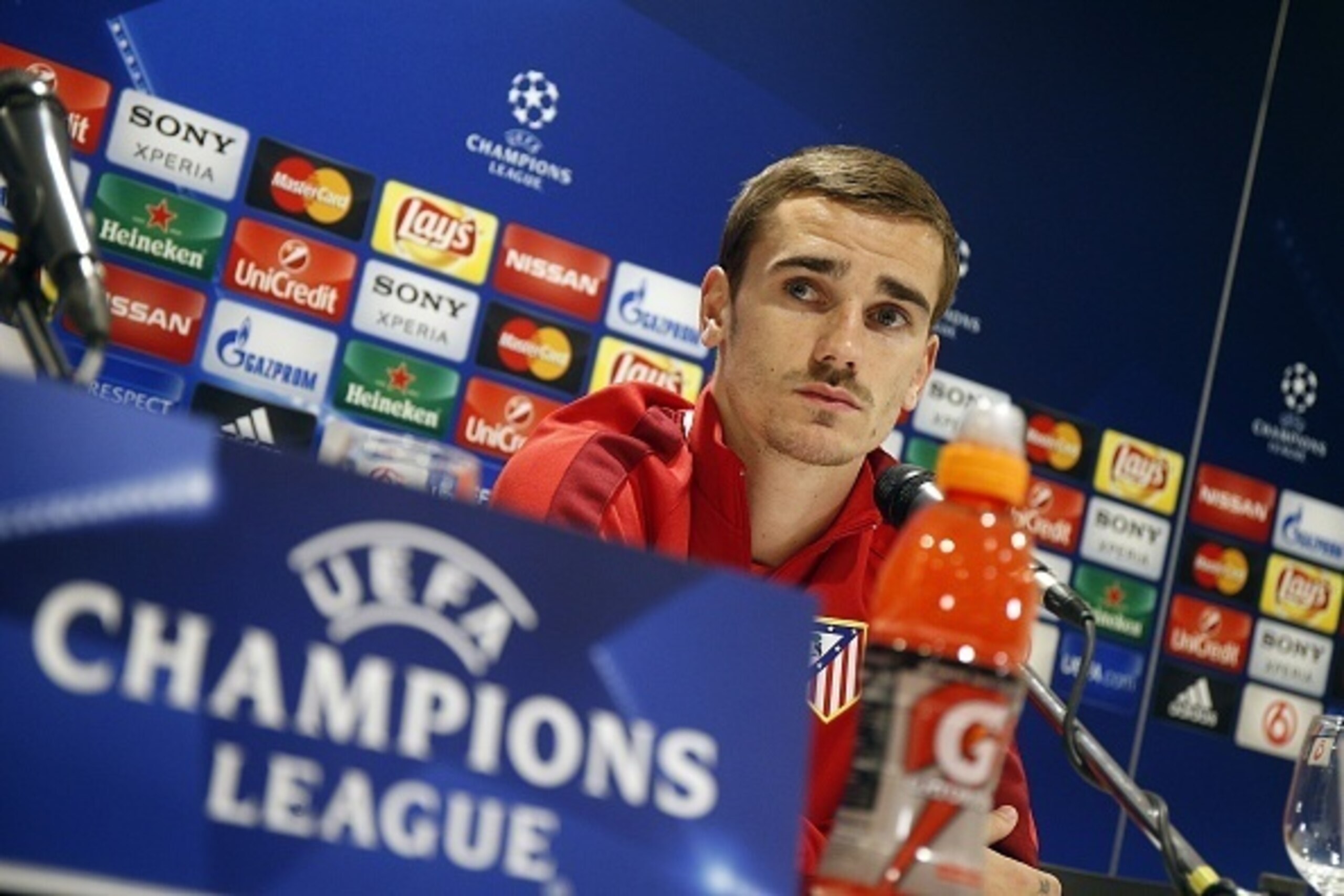 Antoine Griezmann of Atletico Madrid during a press conference of Atletico Madrid prior to the Europa League match against PSV Eindhoven on February 23, 2016 at the Philips stadium in Eindhoven, The Netherlands.(Photo by VI Images via Getty Images)