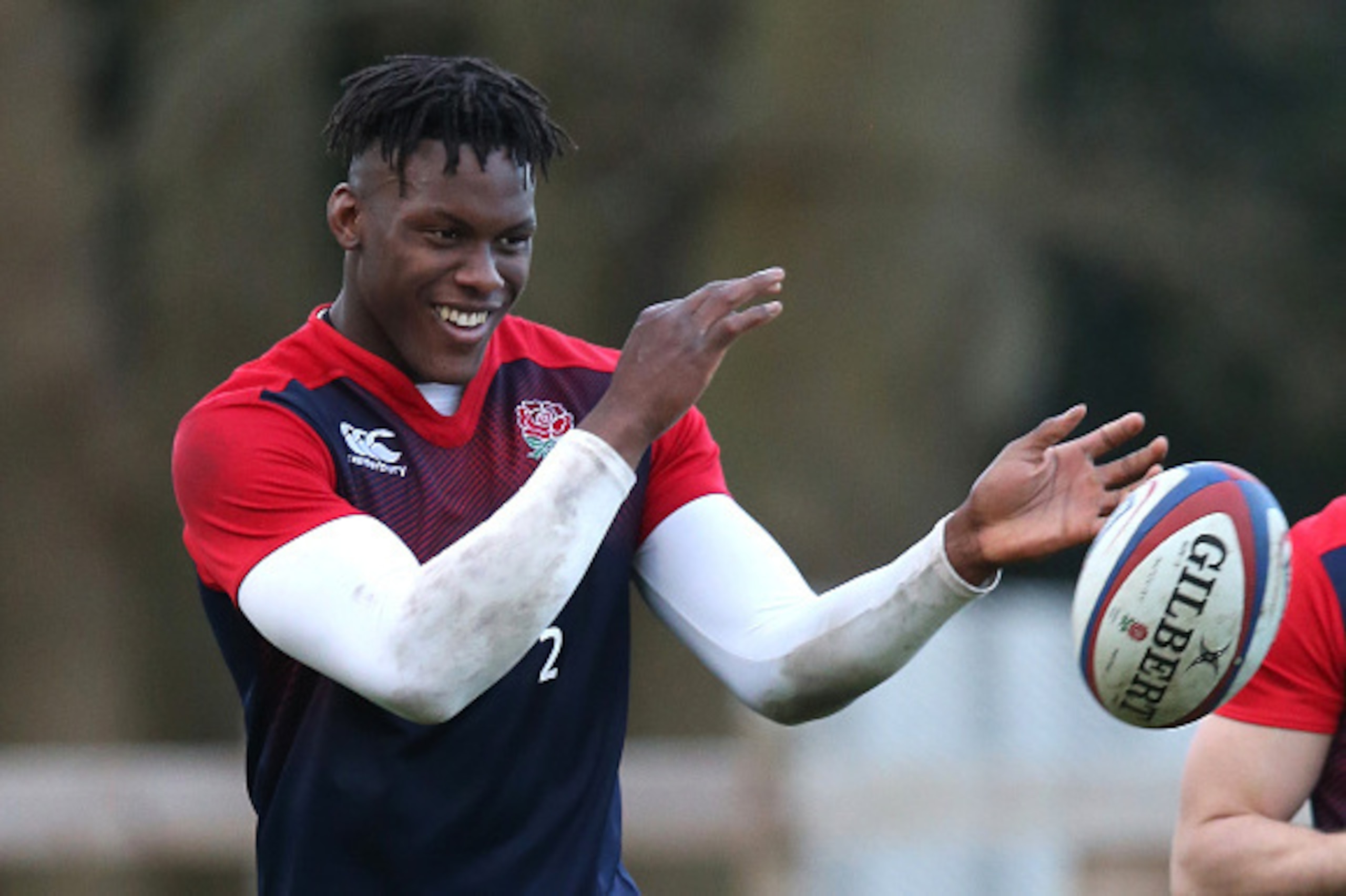 BAGSHOT, ENGLAND - FEBRUARY 23:  Maro Itoje passes the ball during the England training session held at Pennyhill Park on February 23, 2016 in Bagshot, England.  (Photo by David Rogers/Getty Images)