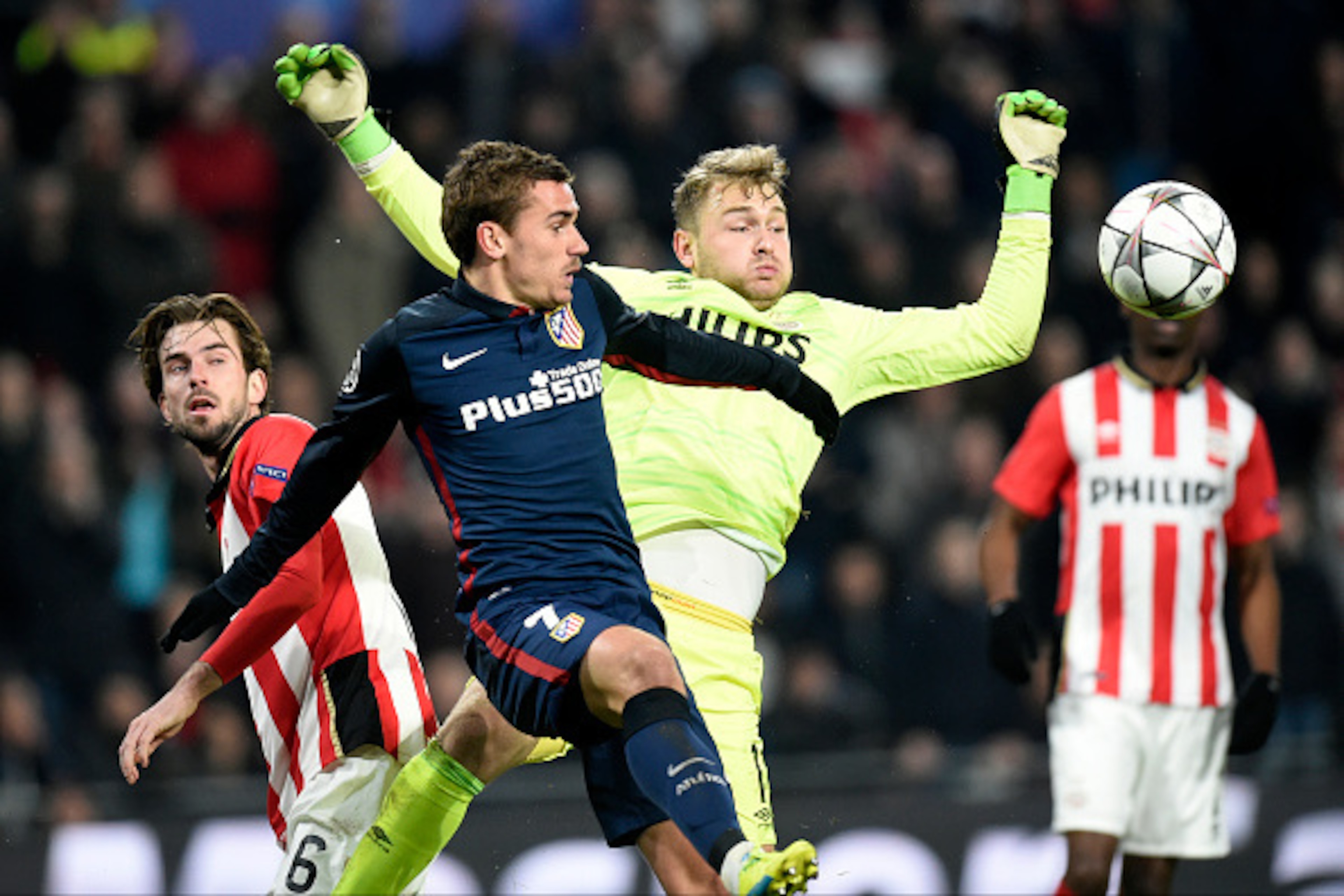 PSV Eindhoven's goalkeeper Jeroen Zoet (R) and Atletico Madrid's French forward Antoine Griezmann challenge for the ball during the UEFA Champions League round of 16 first leg football match between PSV Eindhoven and Atletico Madrid at the Philips Stadium PSV Eindhoven's goalkeeper Jeroen Zoet (R) and Atletico Madrid's French forward Antoine Griezmann challenge for the ball during the UEFA Champions League round of 16 first leg football match between PSV Eindhoven and Atletico Madrid at the Philips Stadium