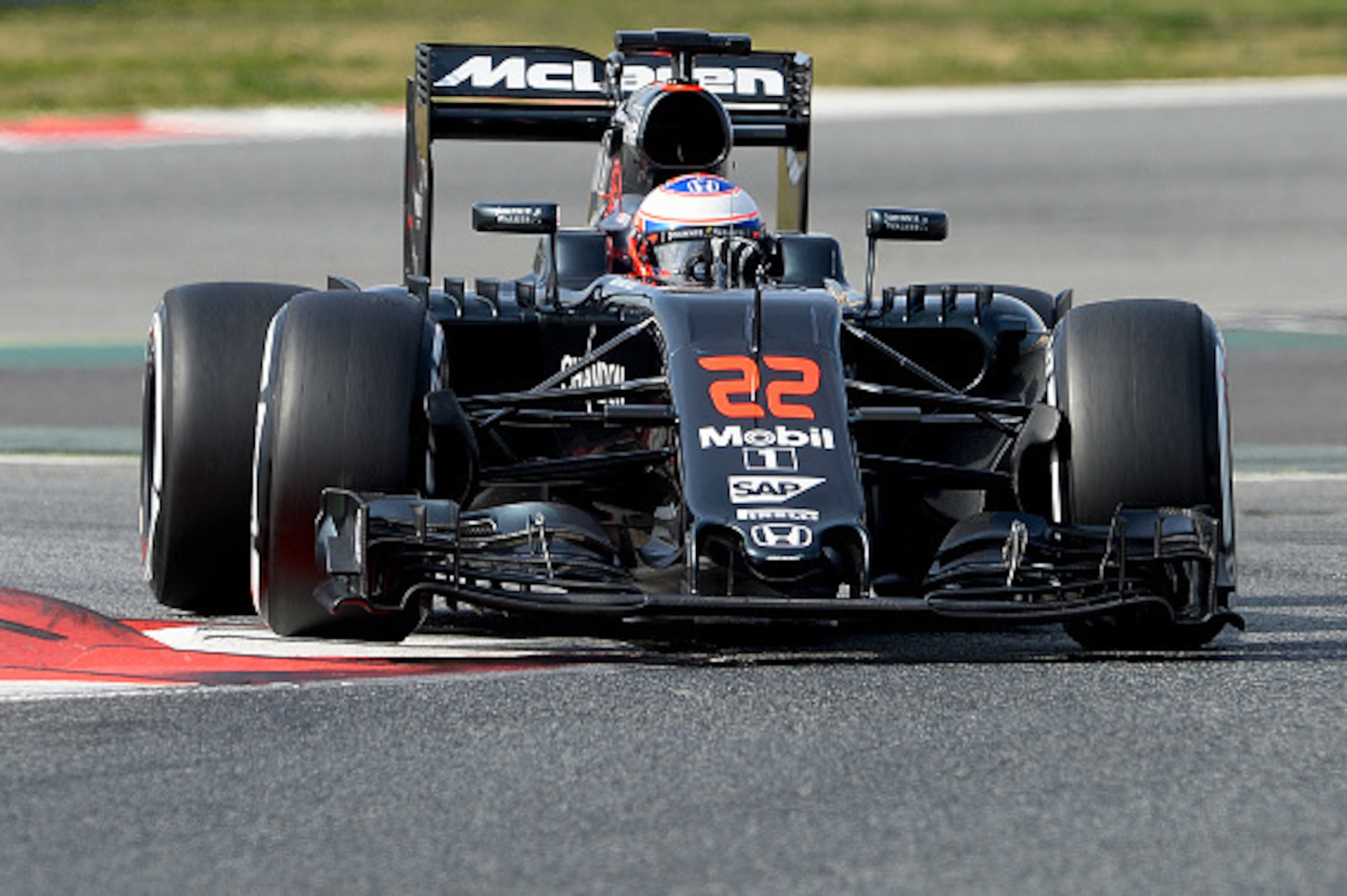 McLaren Honda's British driver Jenson Button drives at the Circuit de Catalunya on February 24, 2016 in Montmelo on the outskirts of Barcelona on the third test day of the Formula One Grand Prix season.  / AFP / JOSEP LAGO        (Photo credit should read
