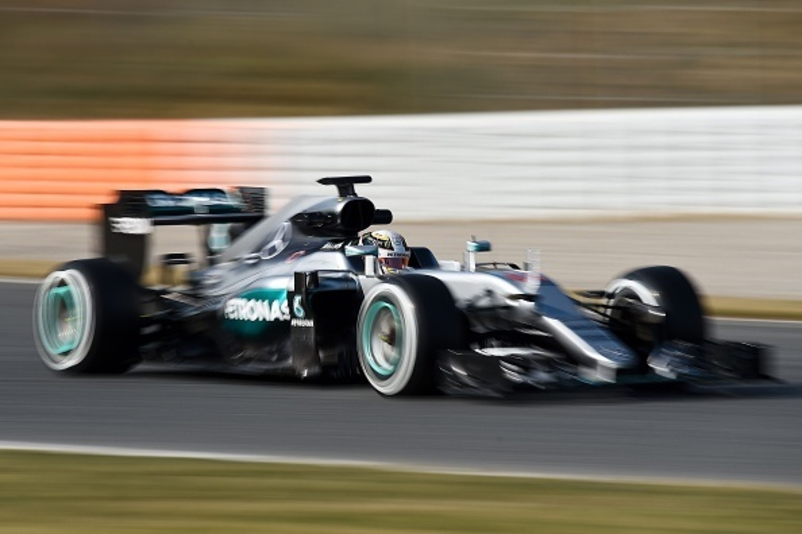 Mercedes AMG Petronas F1 Team's British driver Lewis Hamilton drives at the Circuit de Catalunya on February 25, 2016 in Montmelo on the outskirts of Barcelona on the fourth test day of the Formula One Grand Prix season.  / AFP / JOSEP LAGO        (Photo 