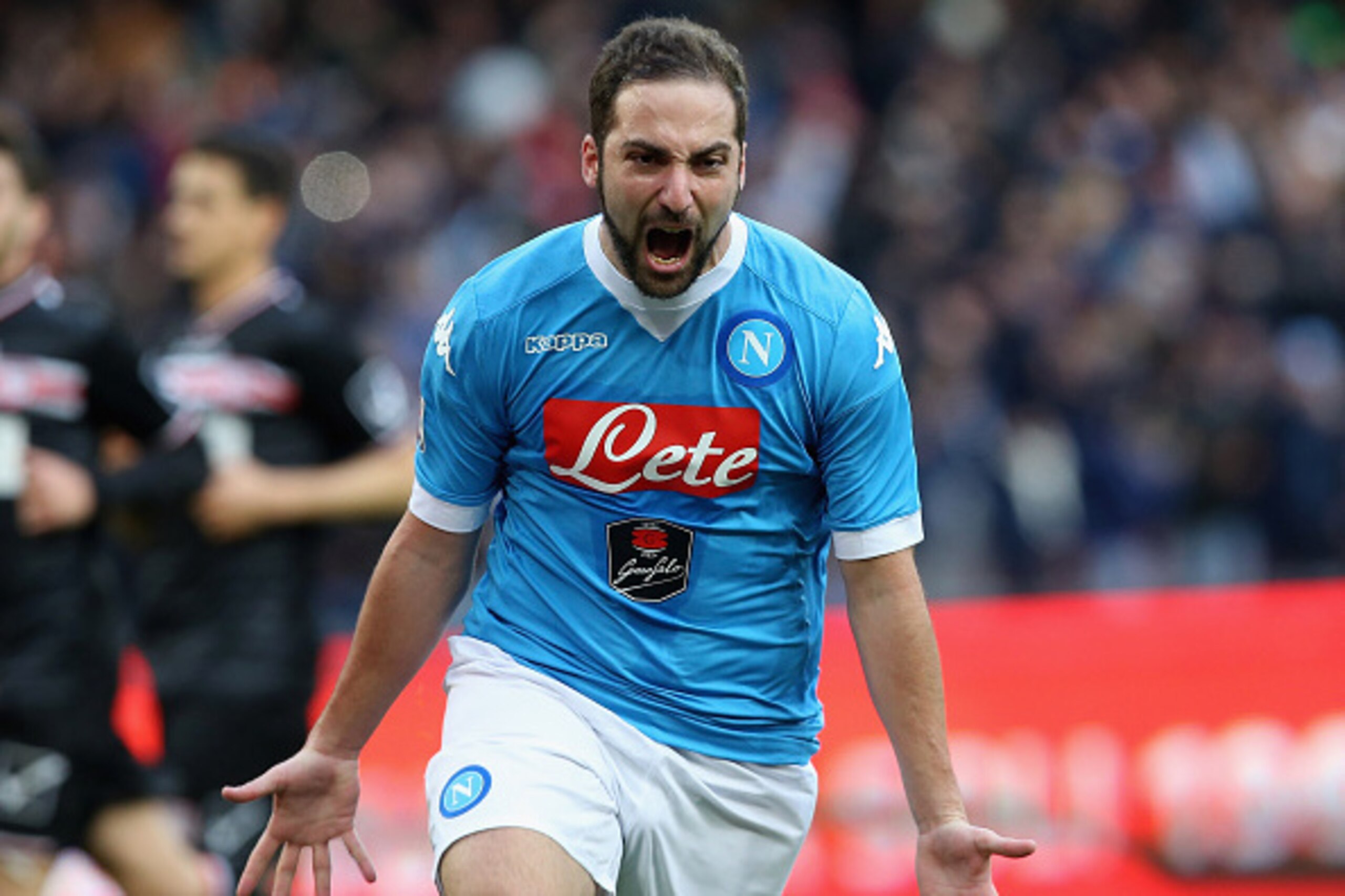 NAPLES, ITALY - FEBRUARY 07: Gonzalo Higuain of Napoli celebrates after scoring his team's opening goal during the Serie A match between SSC Napoli and Carpi FC at Stadio San Paolo on February 7, 2016 in Naples, Italy. (Photo by Maurizio Lagana/Getty Im NAPLES, ITALY - FEBRUARY 07: Gonzalo Higuain of Napoli celebrates after scoring his team's opening goal during the Serie A match between SSC Napoli and Carpi FC at Stadio San Paolo on February 7, 2016 in Naples, Italy. (Photo by Maurizio Lagana/Getty Im