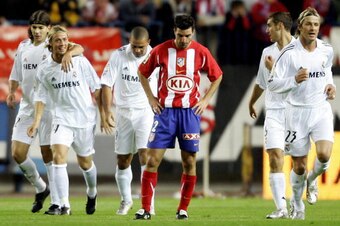 Madrid, Spain:  Real Madrid players celebrates after Ronaldo scored to make it 2-0 against Atletico de Madrid during their Spanish league football match at the Vicente Calderon Stadium  in Madrid, 15 October 2005. AFP PHOTO/ Bru Garcia  (Photo credit shou