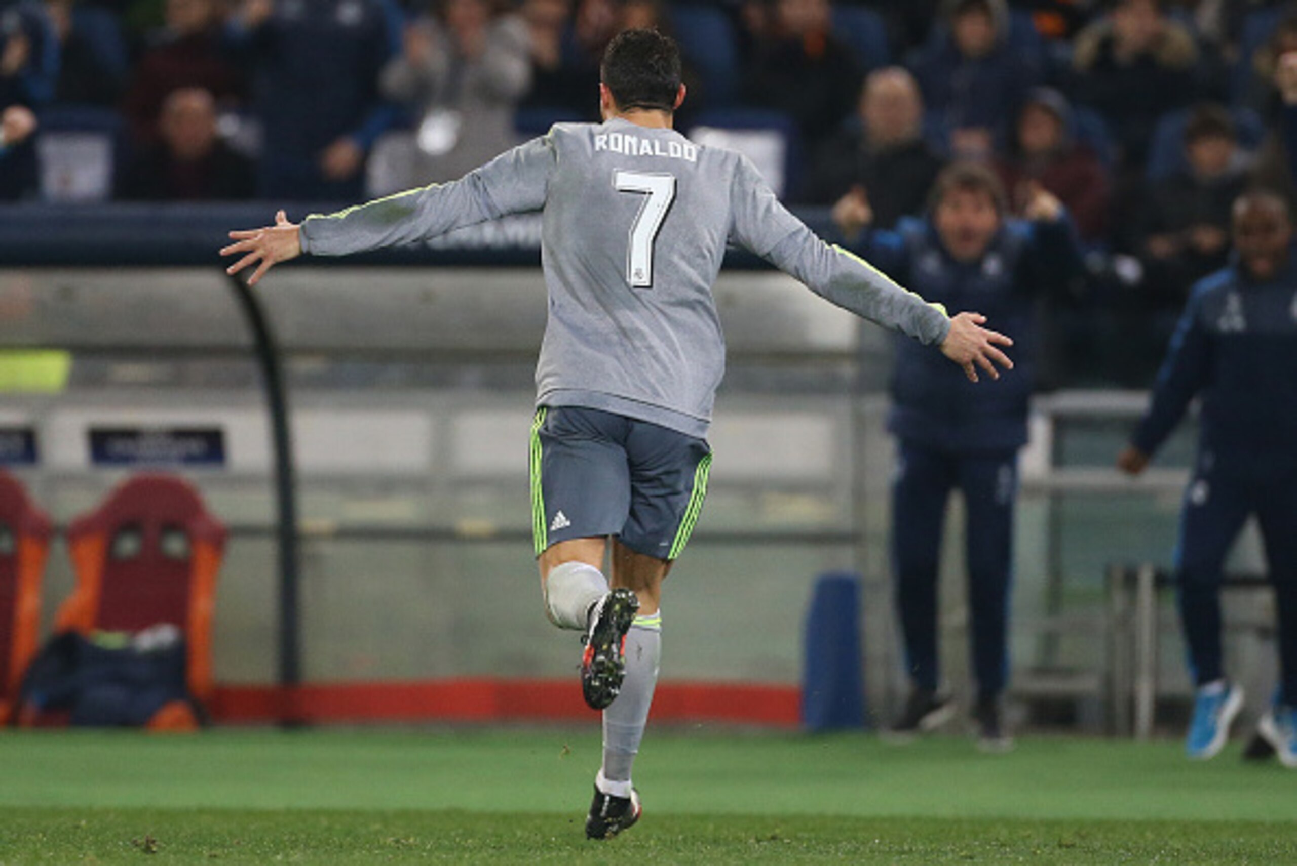 ROMA - FEBRUARY 17: Cristiano Ronaldo of Real Madrid celebrates his goal during the UEFA Champions League round of 16 first leg match between AS Roma and Real Madrid CF at Stadio Olimpico on February 16, 2016 in Roma, Italy. (Photo by Jean Catuffe/Getty I