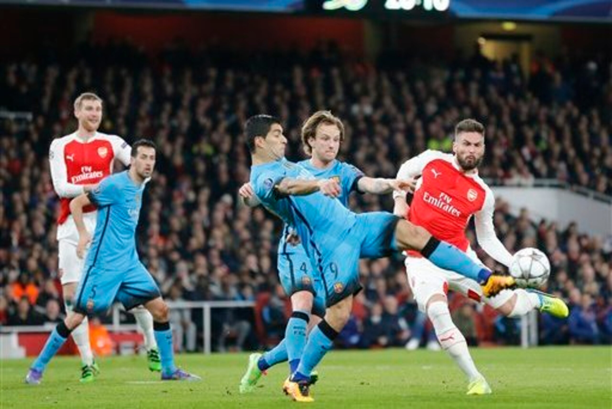 Suarez is one of the strikers Arsenal have reportedly courted to replace Giroud. Suarez is one of the strikers Arsenal have reportedly courted to replace Giroud.