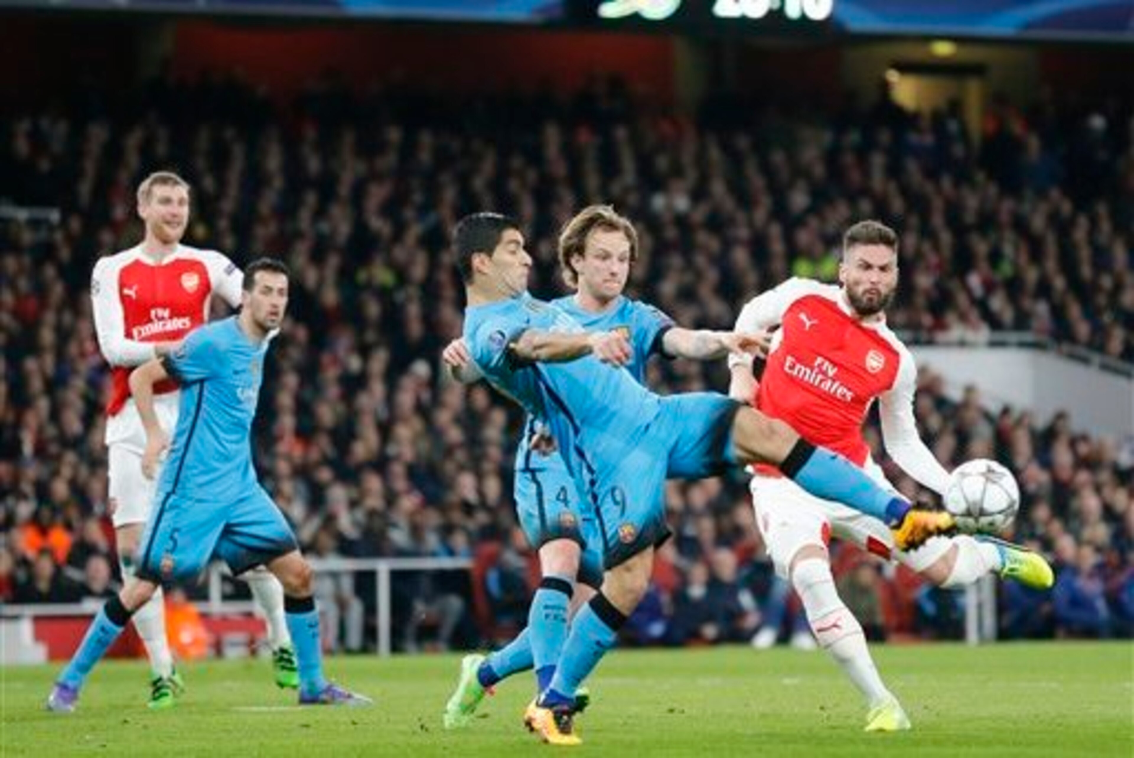 Suarez is one of the strikers Arsenal have reportedly courted to replace Giroud. Suarez is one of the strikers Arsenal have reportedly courted to replace Giroud.