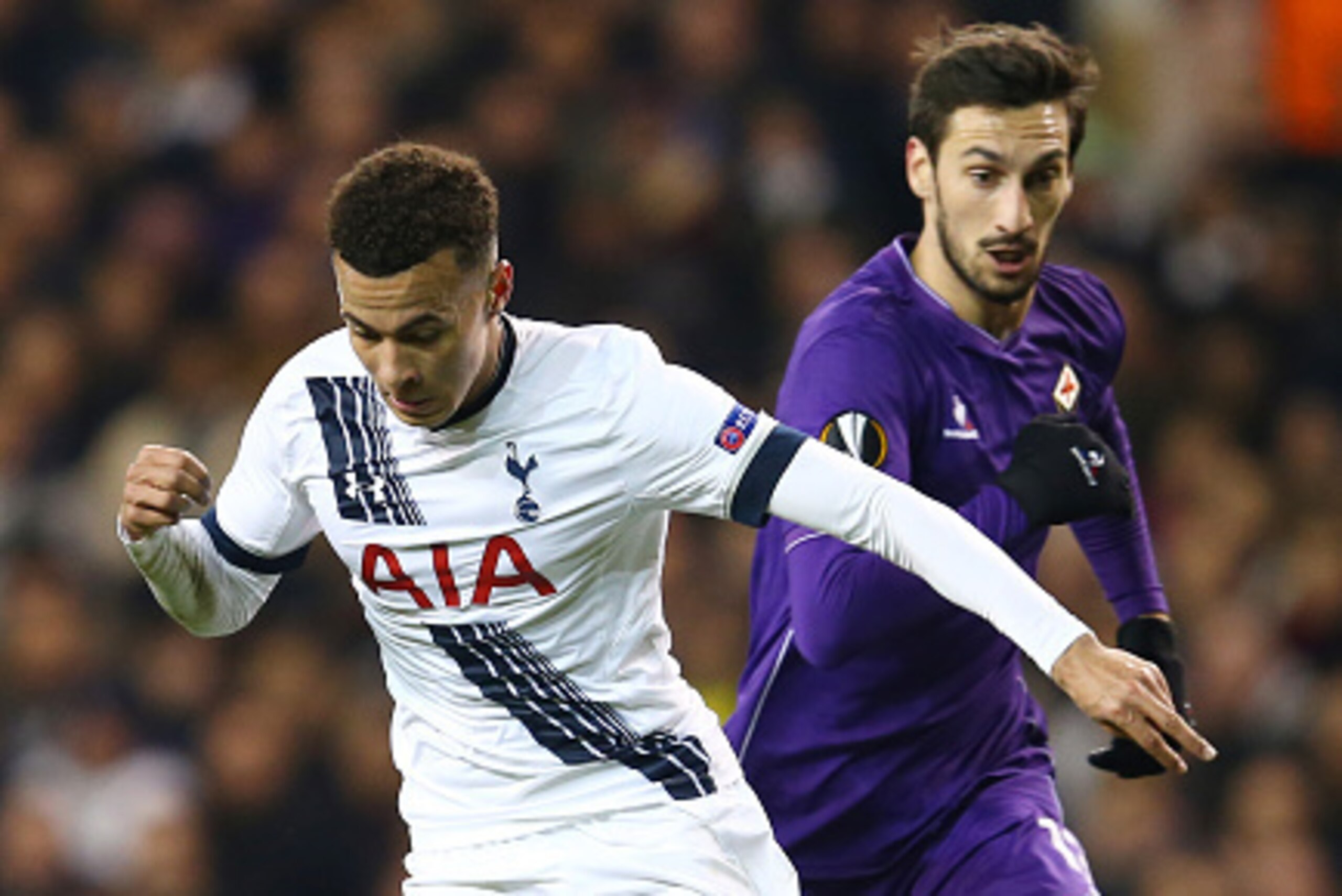 LONDON, ENGLAND - FEBRUARY 25: Dele Alli of Tottenham Hotspur controls the ball under pressure of Davide Astori of Fiorentina during the UEFA Europa League round of 32 second leg match between Tottenham Hotspur and Fiorentina at White Hart Lane on Februar