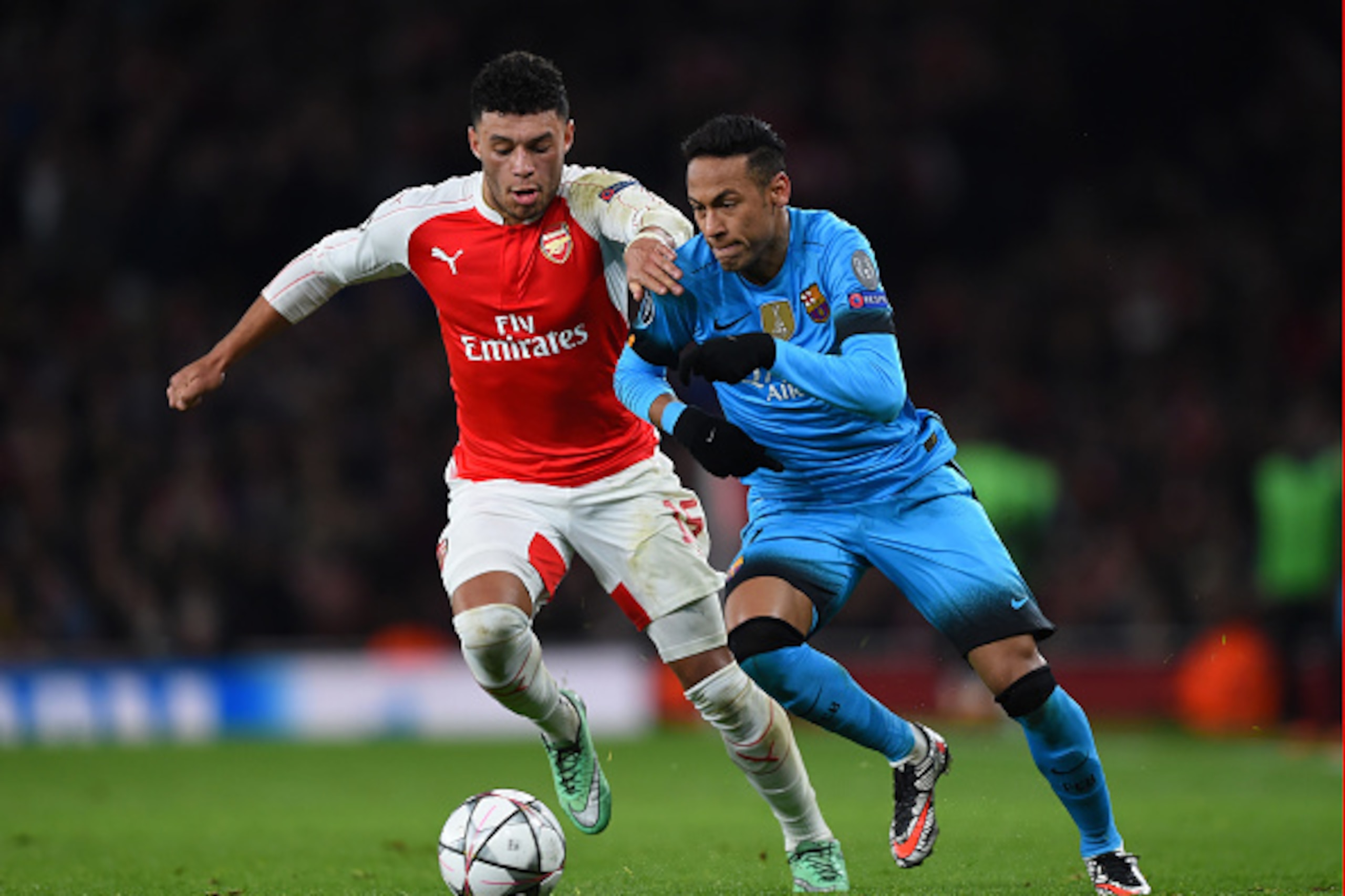LONDON, ENGLAND - FEBRUARY 23:  Neymar of Barcelona holds off the challenge from Alex Oxlade-Chamberlain of Arsenal during the UEFA Champions League round of 16, first leg match between Arsenal FC and FC Barcelona at the Emirates Stadium on February 23, 2