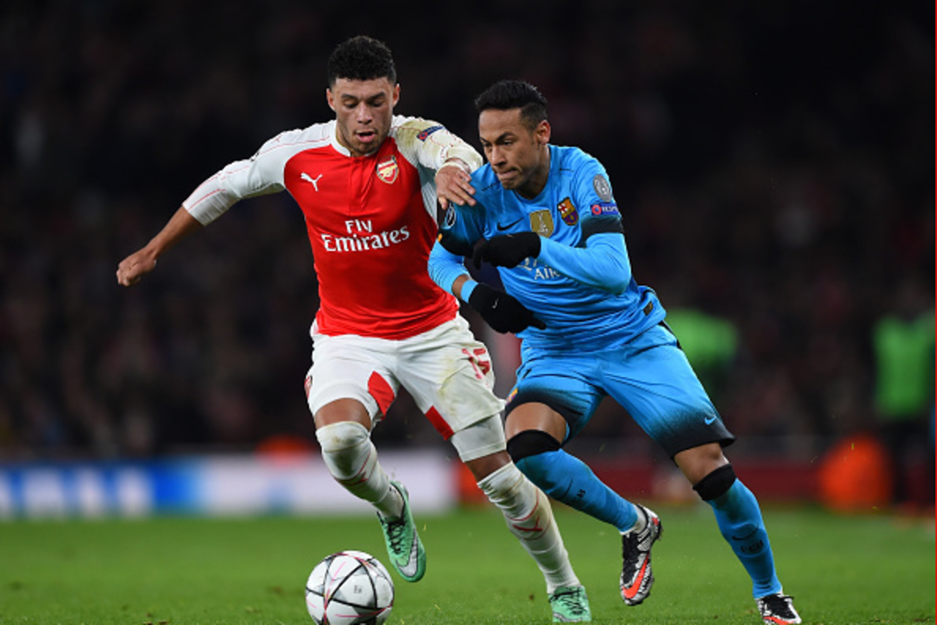 LONDON, ENGLAND - FEBRUARY 23:  Neymar of Barcelona holds off the challenge from Alex Oxlade-Chamberlain of Arsenal during the UEFA Champions League round of 16, first leg match between Arsenal FC and FC Barcelona at the Emirates Stadium on February 23, 2