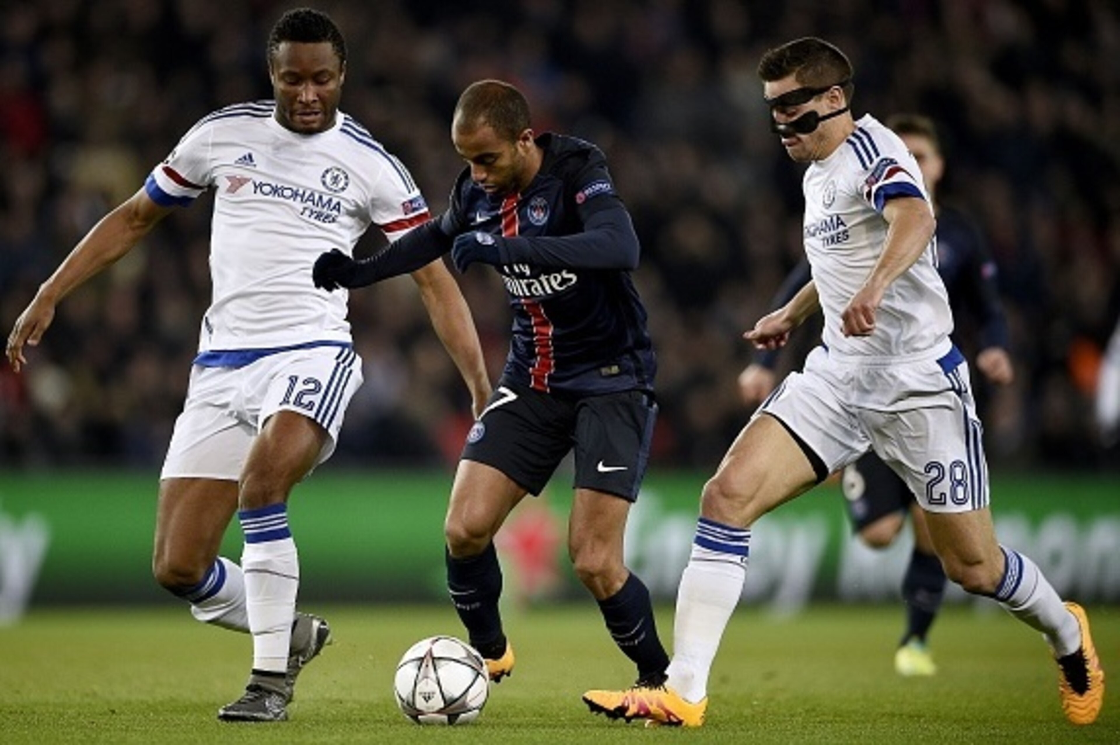 Paris Saint-Germain's Brazilian midfielder Lucas Moura (C) vies for the ball with Chelsea's Nigerian midfielder John Obi Mikel (L) and Chelsea's Spanish defender Cesar Azpilicueta (R) during the Champions League round of 16 first leg football match betwee Paris Saint-Germain's Brazilian midfielder Lucas Moura (C) vies for the ball with Chelsea's Nigerian midfielder John Obi Mikel (L) and Chelsea's Spanish defender Cesar Azpilicueta (R) during the Champions League round of 16 first leg football match betwee
