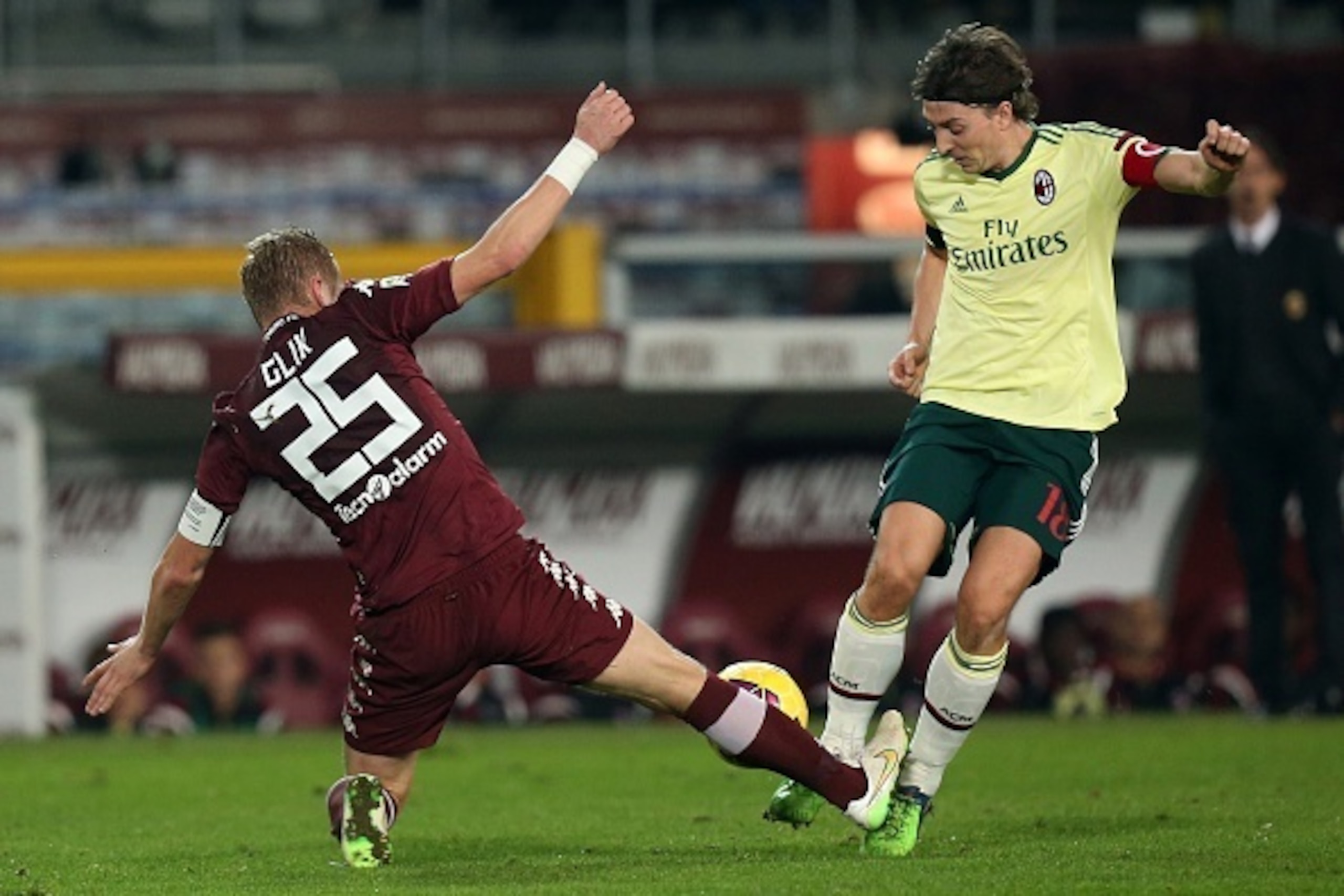 Torino's Polish defender Kamil Glik fights for the ball with AC Milan's midfielder Riccardo Montolivo during the Italian Serie A football match Torino Vs AC Milan on January 10, 2015 at the 'Olympic Stadium' in Turin. AFP PHOTO / MARCO BERTORELLO Torino's Polish defender Kamil Glik fights for the ball with AC Milan's midfielder Riccardo Montolivo during the Italian Serie A football match Torino Vs AC Milan on January 10, 2015 at the 'Olympic Stadium' in Turin. AFP PHOTO / MARCO BERTORELLO