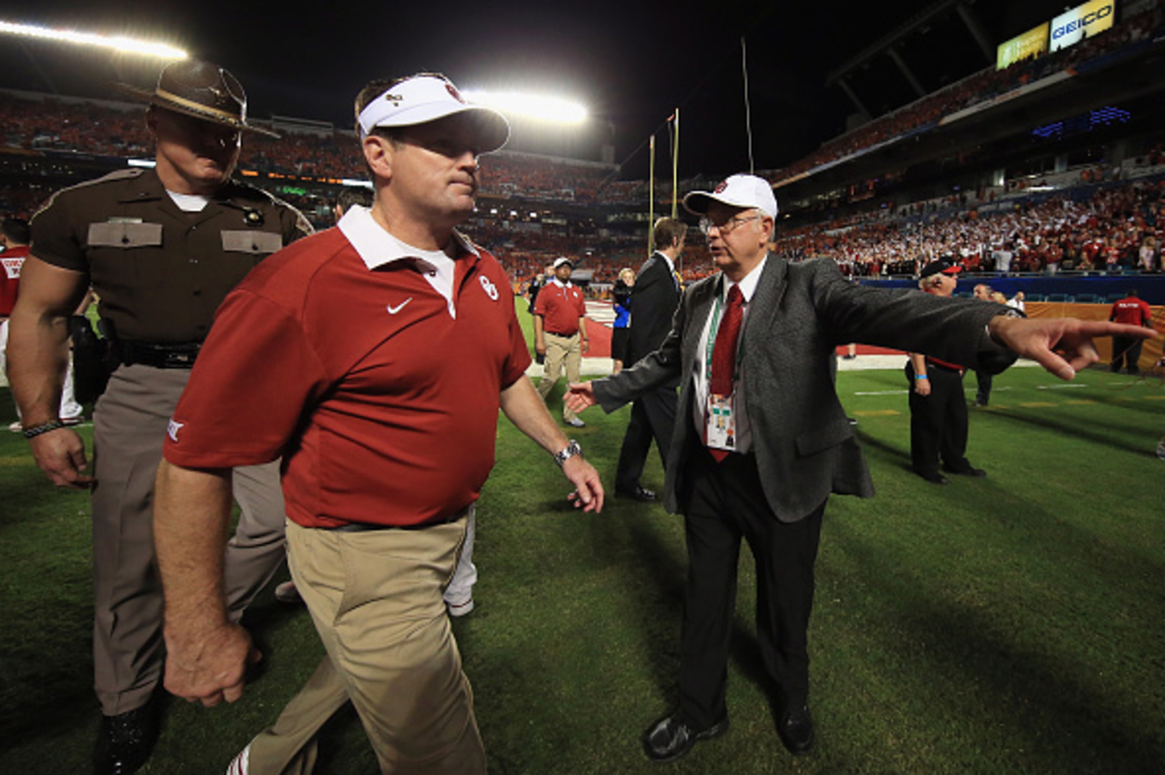 MIAMI GARDENS, FL - DECEMBER 31: Head coach Bob Stoops of the Oklahoma Sooners walks off the field after the Clemson Tigers defeat the Oklahoma Sooners with a score of 37 to 17 to win the 2015 Capital One Orange Bowl at Sun Life Stadium on December 31, 2 MIAMI GARDENS, FL - DECEMBER 31: Head coach Bob Stoops of the Oklahoma Sooners walks off the field after the Clemson Tigers defeat the Oklahoma Sooners with a score of 37 to 17 to win the 2015 Capital One Orange Bowl at Sun Life Stadium on December 31, 2