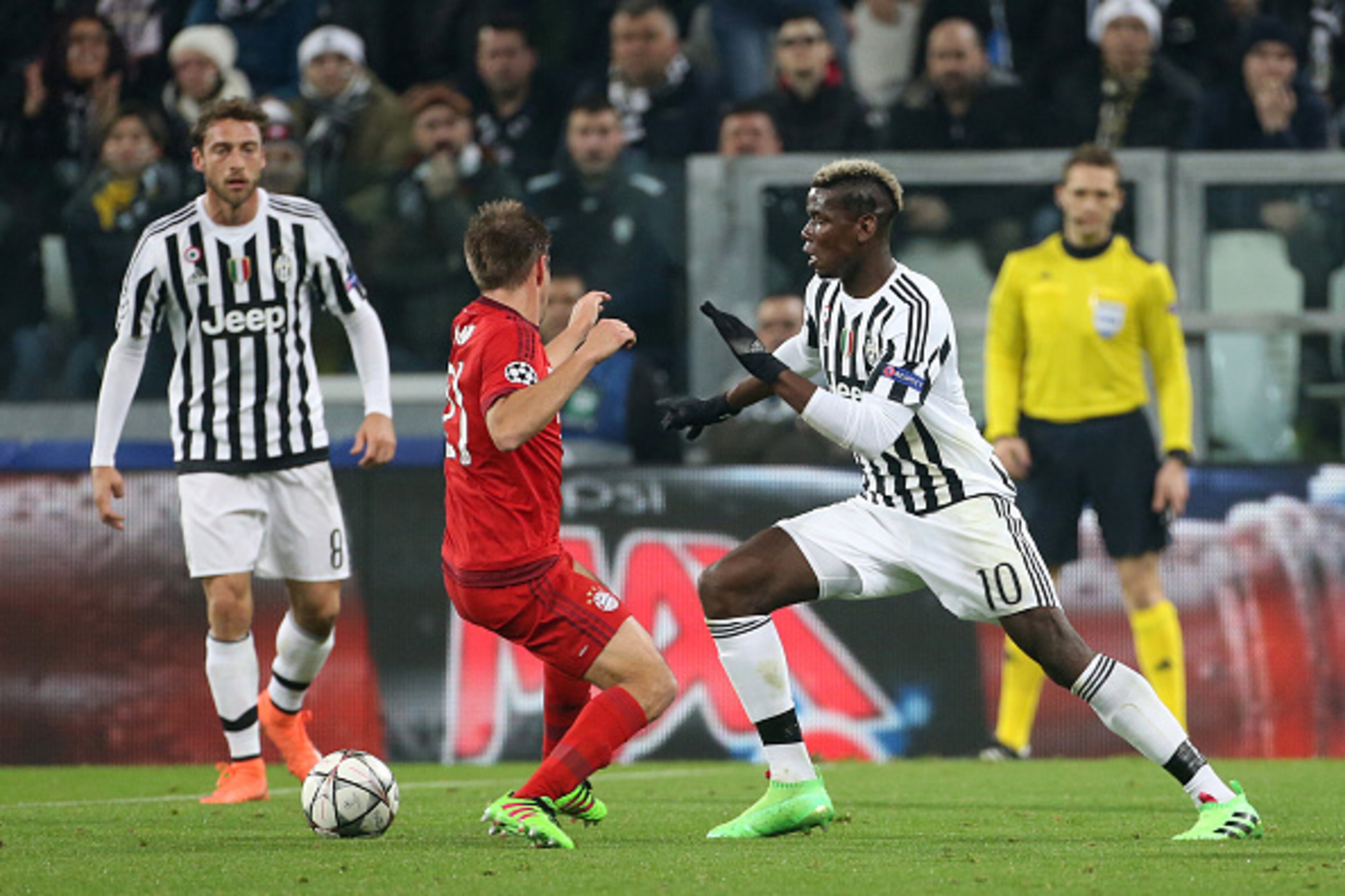 TURIN, ITALY - FEBRUARY 23: Paul Pogba of Juventus in action during the UEFA Champions League Round of 16 first leg match between Juventus Turin and Bayern Muenchen (Bayern Munich) at Juventus Stadium on February 23, 2016 in Turin, Italy. (Photo by Jean C