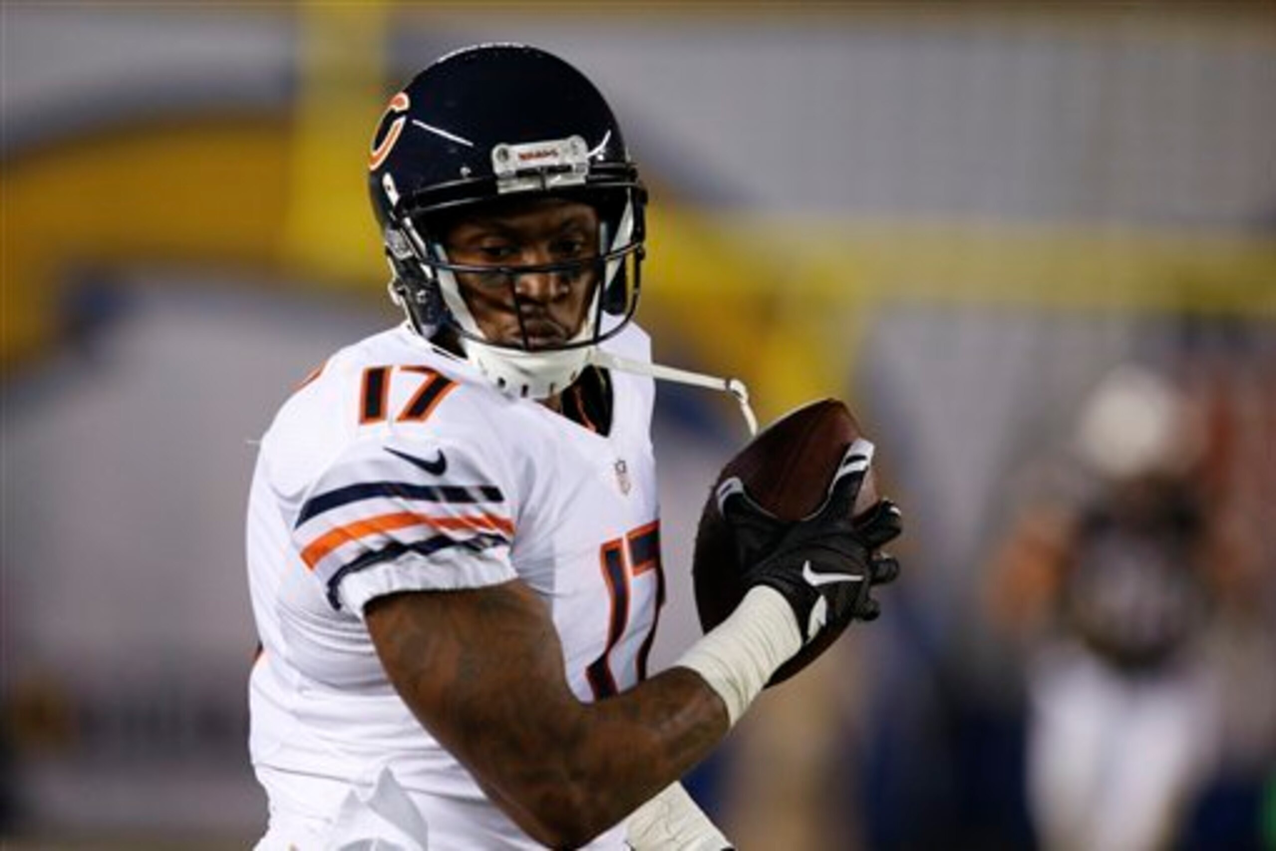 Risks or not, Chicago wants to keep Alshon Jeffery in town.