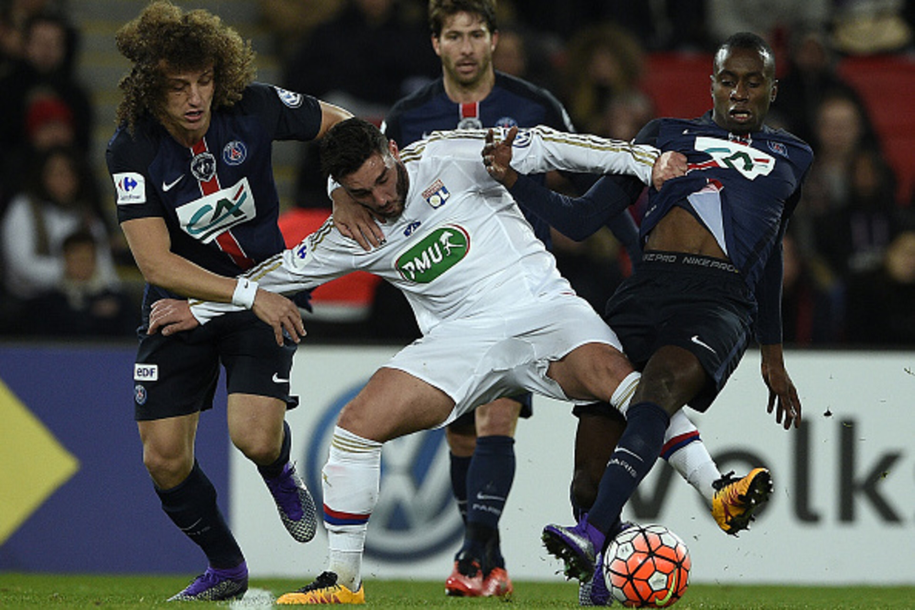 TOPSHOT - Lyon's French midfielder Coretin Tolisso (C) vies with Paris Saint-Germain's Brazilian defender David Luiz (L) and Paris Saint-Germain's French midfielder Blaise Matuidi during the French Cup round of 16 football match between Paris Saint-Germai