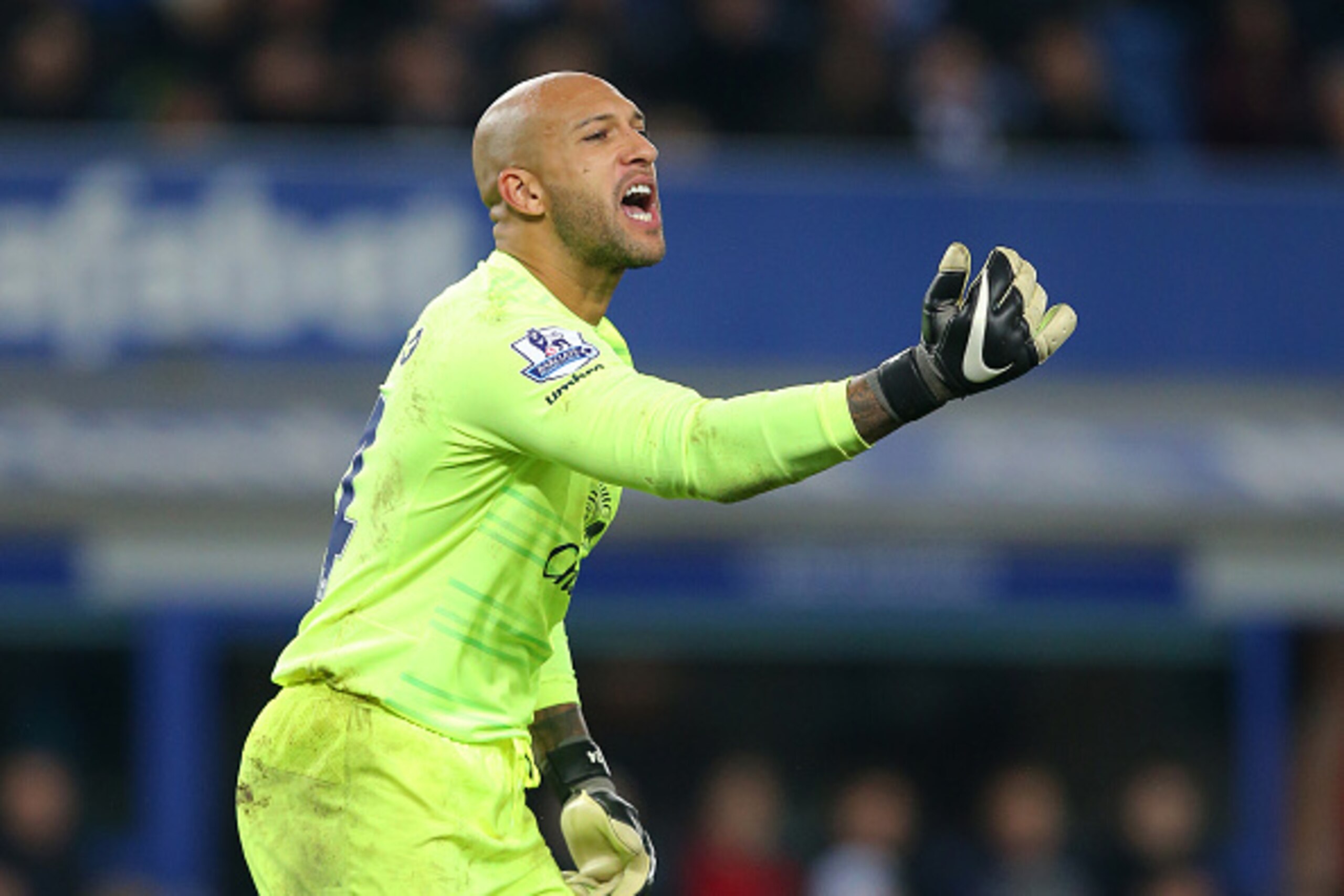 LIVERPOOL, ENGLAND - JANUARY 3: Tim Howard of Everton during the Barclays Premier League match between Everton and Tottenham Hotspur at Goodison Park on January 3, 2016 in Liverpool, England. (Photo by Dave Thompson/Getty Images)