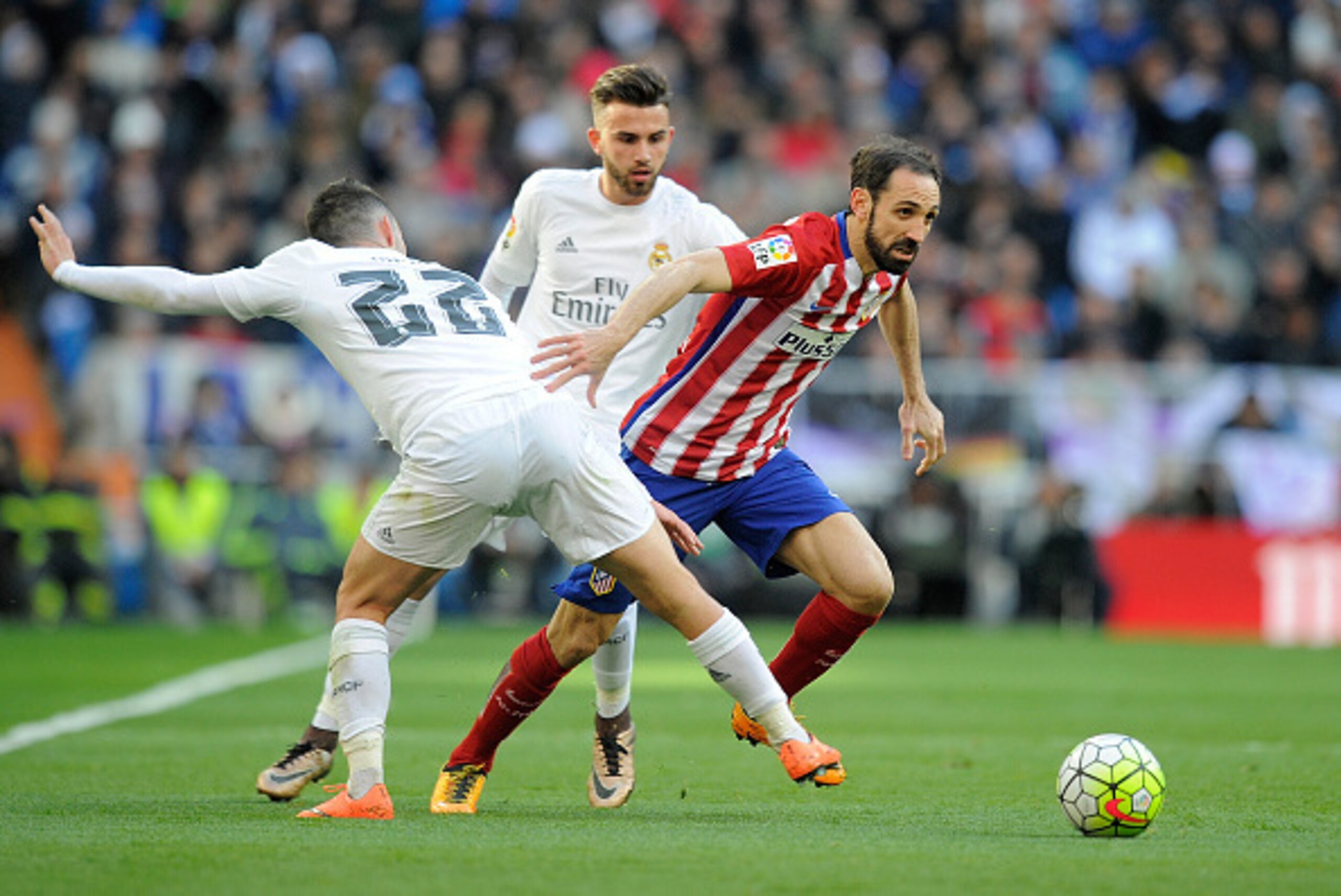 MADRID, SPAIN - FEBRUARY 27: Juanfran of Club Atletico de Madrid gets away from Isco of Real Madrid during the La Liga match between Real Madrid CF and Club Atletico de Madrid at Estadio Santiago Bernabeu on February 27, 2016 in Madrid, Spain. (Photo by MADRID, SPAIN - FEBRUARY 27: Juanfran of Club Atletico de Madrid gets away from Isco of Real Madrid during the La Liga match between Real Madrid CF and Club Atletico de Madrid at Estadio Santiago Bernabeu on February 27, 2016 in Madrid, Spain. (Photo by