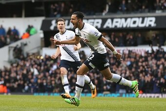 Tottenham Hotspur's Belgian midfielder Nacer Chadli celebrates after scoring their first goal during the English Premier League football match between Tottenham Hotspur and Swansea City at White Hart Lane in London, on February 28, 2016. / AFP / JUSTIN TA