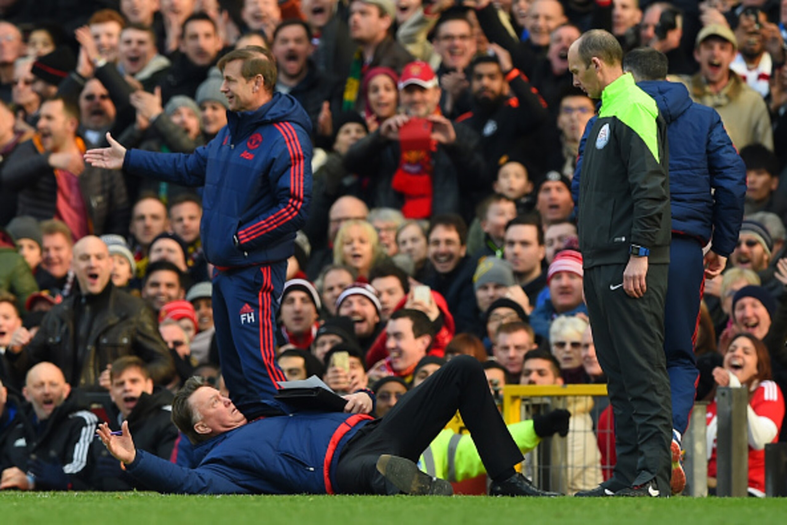 MANCHESTER, ENGLAND - FEBRUARY 28:  Louis van Gaal, Manager of Manchester United makes a point to the fourth official during the Barclays Premier League match between Manchester United and Arsenal at Old Trafford on February 28, 2016 in Manchester, Englan