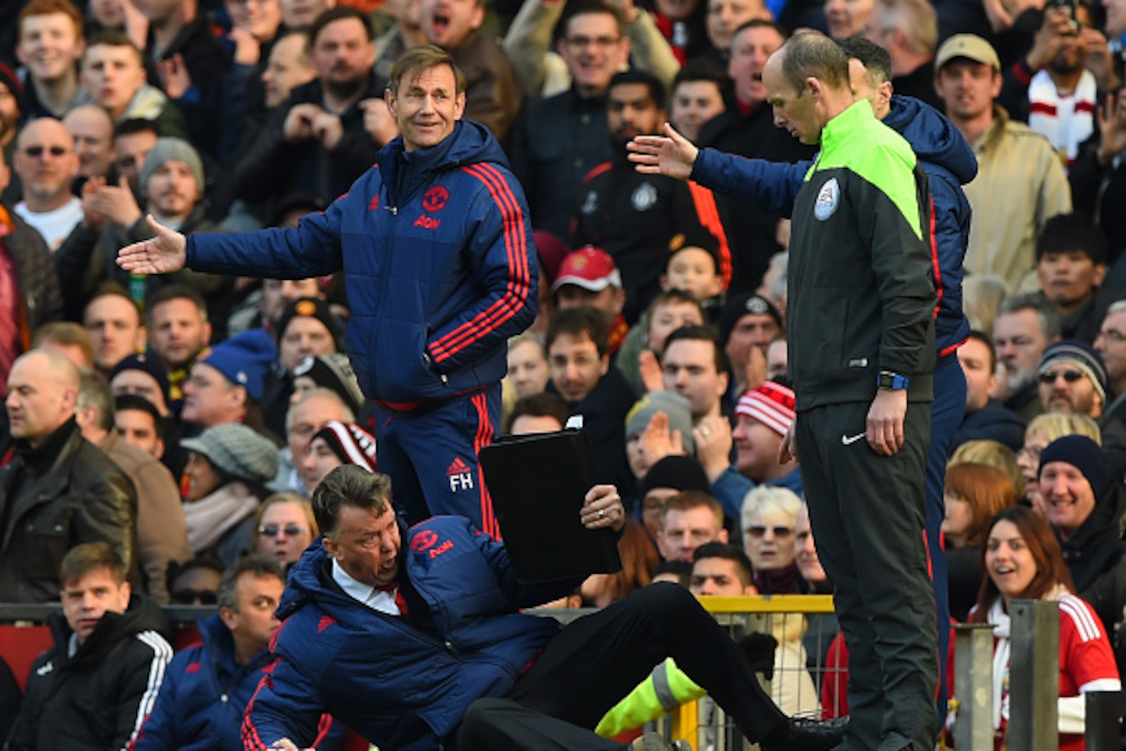 MANCHESTER, ENGLAND - FEBRUARY 28:  Louis van Gaal, Manager of Manchester United makes a point to the fourth official during the Barclays Premier League match between Manchester United and Arsenal at Old Trafford on February 28, 2016 in Manchester, Englan