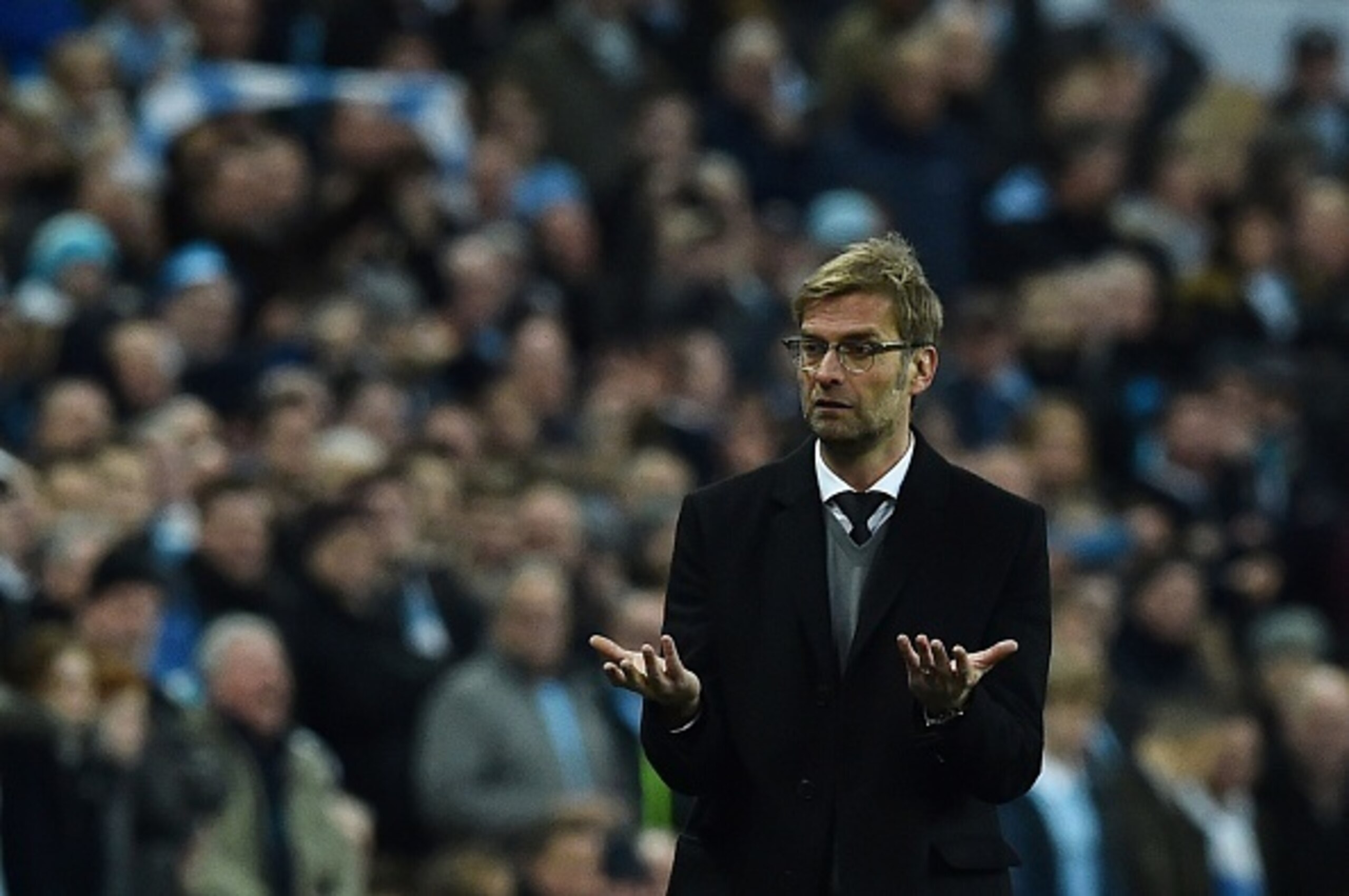Liverpool's German manager Jurgen Klopp gestures on the touchline during the English League Cup final football match between Liverpool and Manchester City at Wembley Stadium in London on February 28, 2016. / AFP / Ben STANSALL / RESTRICTED TO EDITORIAL US