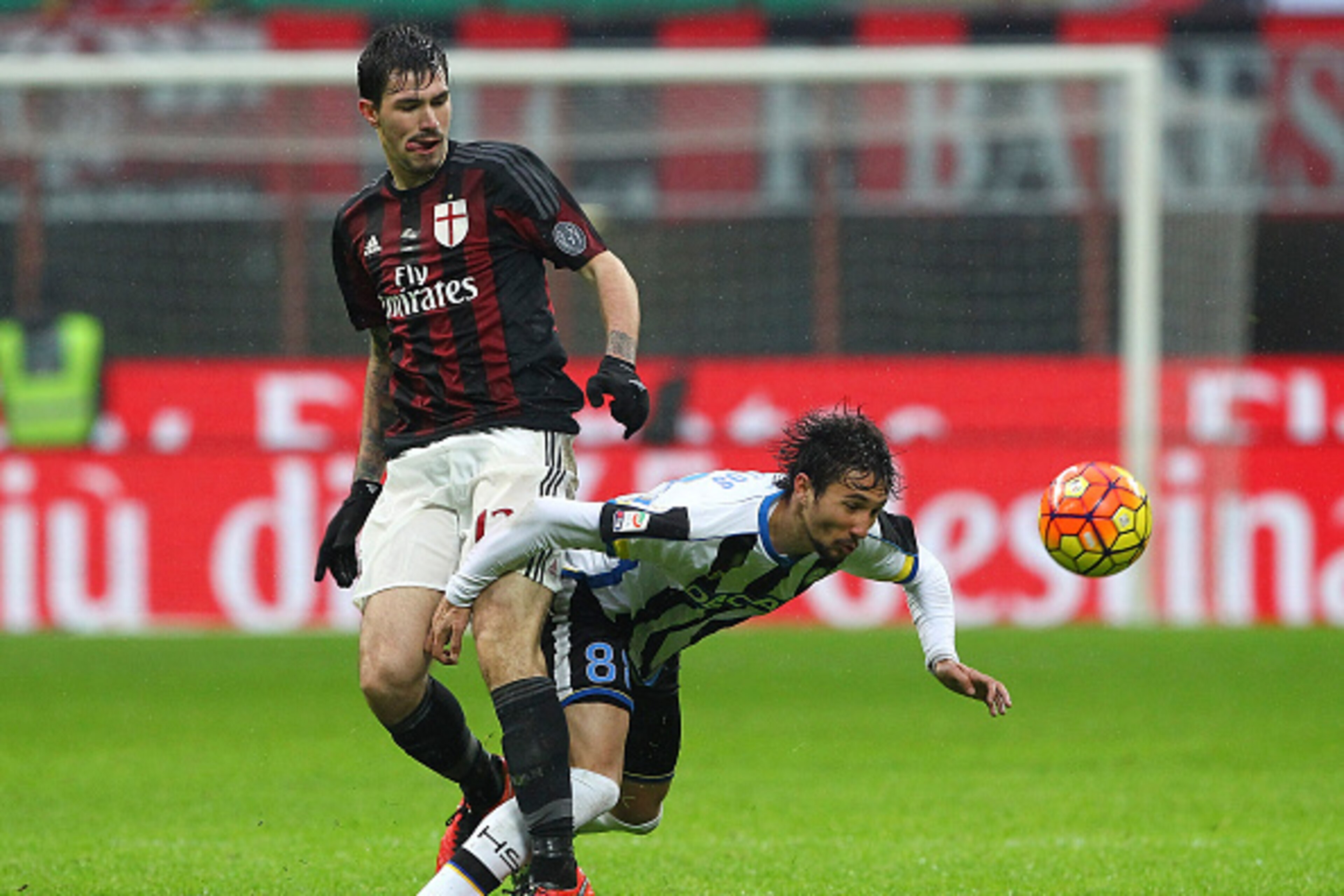 MILAN, ITALY - FEBRUARY 07:  Ryder Matos Santos (R) of Udinese Calcio competes for the ball with Alessio Romagnoli (L) of AC Milan during the Serie A match between AC Milan and Udinese Calcio at Stadio Giuseppe Meazza on February 7, 2016 in Milan, Italy. 