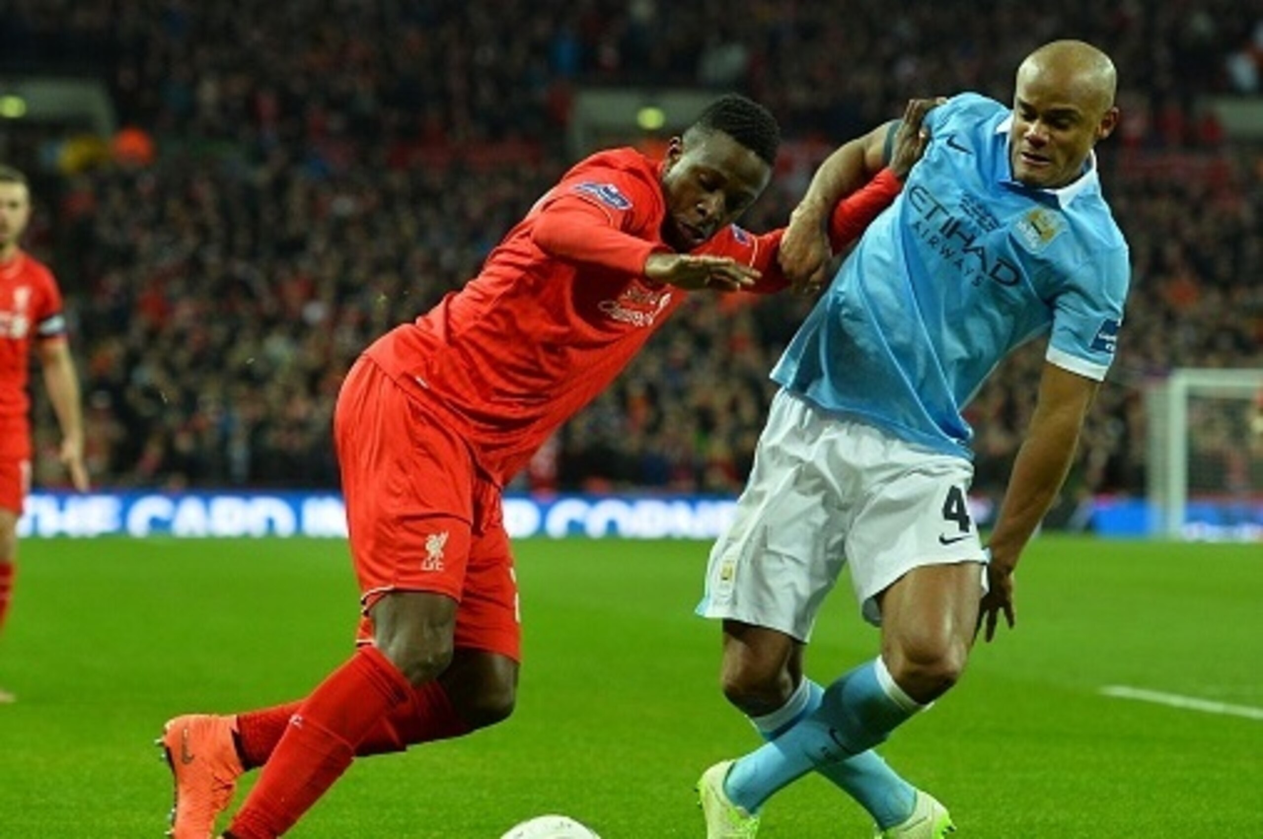 Manchester City's Belgian defender Vincent Kompany (R) vies with Liverpool's Belgian striker Divock Origi (L) during the English League Cup final football match between Liverpool and Manchester City at Wembley Stadium in London on February 28, 2016. / AFP