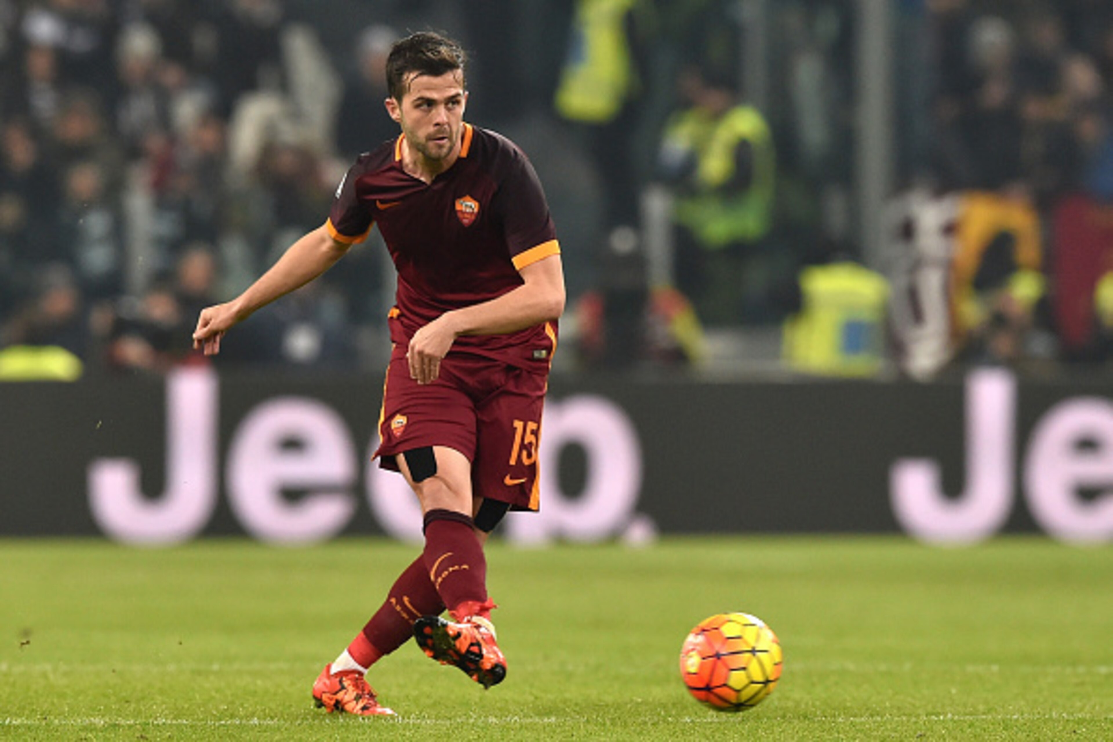 TURIN, ITALY - JANUARY 24: Miralem Pjanic of AS Roma in action during the Serie A match between Juventus FC and AS Roma at Juventus Arena on January 24, 2016 in Turin, Italy. (Photo by Valerio Pennicino/Getty Images) TURIN, ITALY - JANUARY 24: Miralem Pjanic of AS Roma in action during the Serie A match between Juventus FC and AS Roma at Juventus Arena on January 24, 2016 in Turin, Italy. (Photo by Valerio Pennicino/Getty Images)