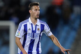 GETAFE, SPAIN - DECEMBER 11:  Sergio Canales of Real Sociedad de Futbol in action during the La Liga match between Getafe CF and Real Sociedad de Futbol at Coliseum Alfonso Perez stadium on December 11, 2015 in Getafe, Spain.  (Photo by Denis Doyle/Getty 