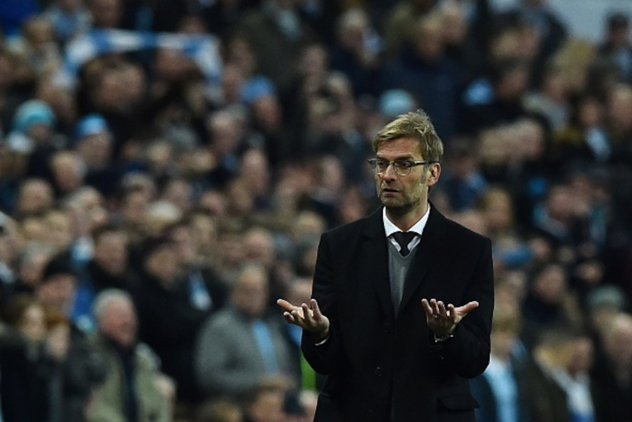 Liverpool's German manager Jurgen Klopp gestures on the touchline during the English League Cup final football match between Liverpool and Manchester City at Wembley Stadium in London on February 28, 2016. / AFP / Ben STANSALL / RESTRICTED TO EDITORIAL US
