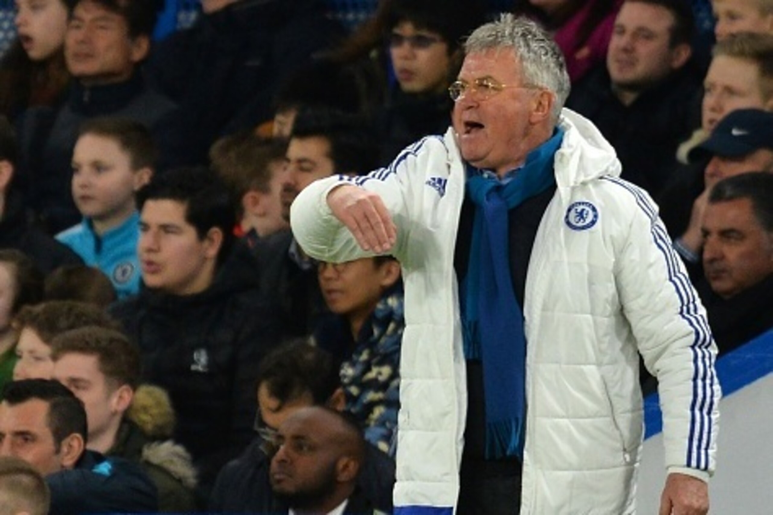 Chelsea's Dutch interim manager Guus Hiddink gestures during the English FA Cup fifth round football match between Chelsea and Manchester City at Stamford Bridge in London on February 21, 2016.  / AFP / GLYN KIRK / RESTRICTED TO EDITORIAL USE. No use with