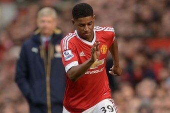 Manchester United's English striker Marcus Rashford runs with the ball during the English Premier League football match between Manchester United and Arsenal at Old Trafford in Manchester in north west England on February 28, 2016. / AFP / OLI SCARFF / RE