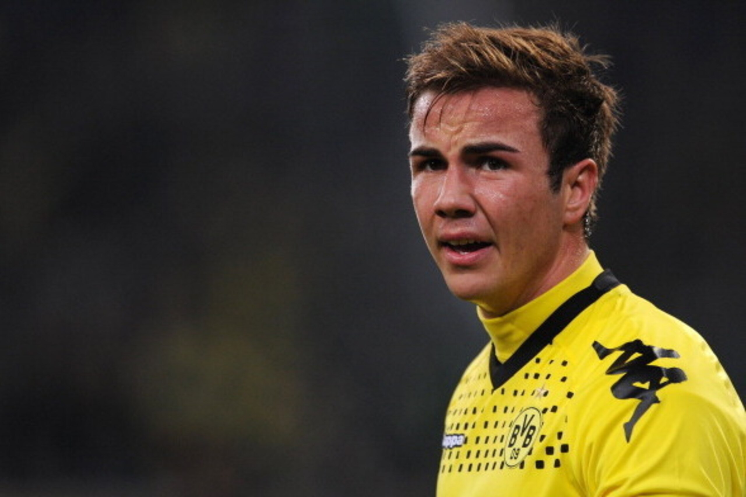 Dortmund's midfielder Mario Goetze reacts during the German first division Bundesliga football match Borussia Moenchengladbach vs Borussia Dortmund in Moenchengladbach, western Germany on December 3, 2011. The match ends 1-1 draw.   AFP PHOTO / PATRIK STO
