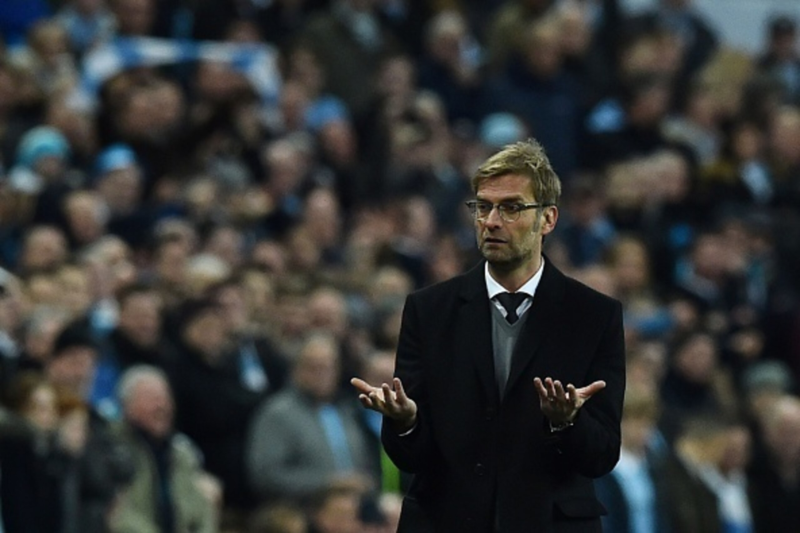 Liverpool's German manager Jurgen Klopp gestures on the touchline during the English League Cup final football match between Liverpool and Manchester City at Wembley Stadium in London on February 28, 2016. / AFP / Ben STANSALL / RESTRICTED TO EDITORIAL US