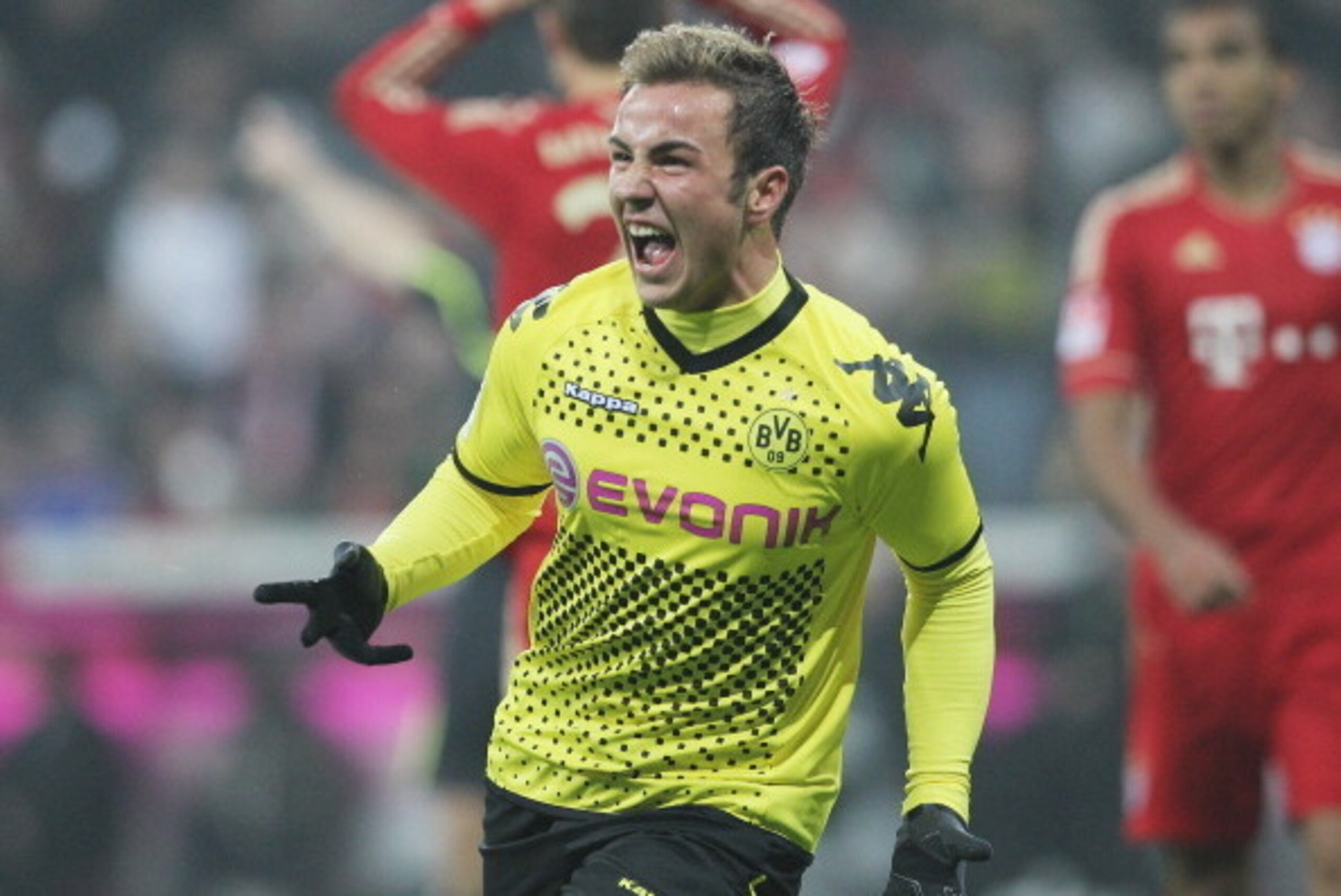 MUNICH, GERMANY - NOVEMBER 19:  Mario Goetze of Dortmund celebrates scoring the opening goal during the Bundesliga match between FC Bayern Muenchen and Borussia Dortmund at Allianz Arena on November 19, 2011 in Munich, Germany.  (Photo by Boris Streubel/G
