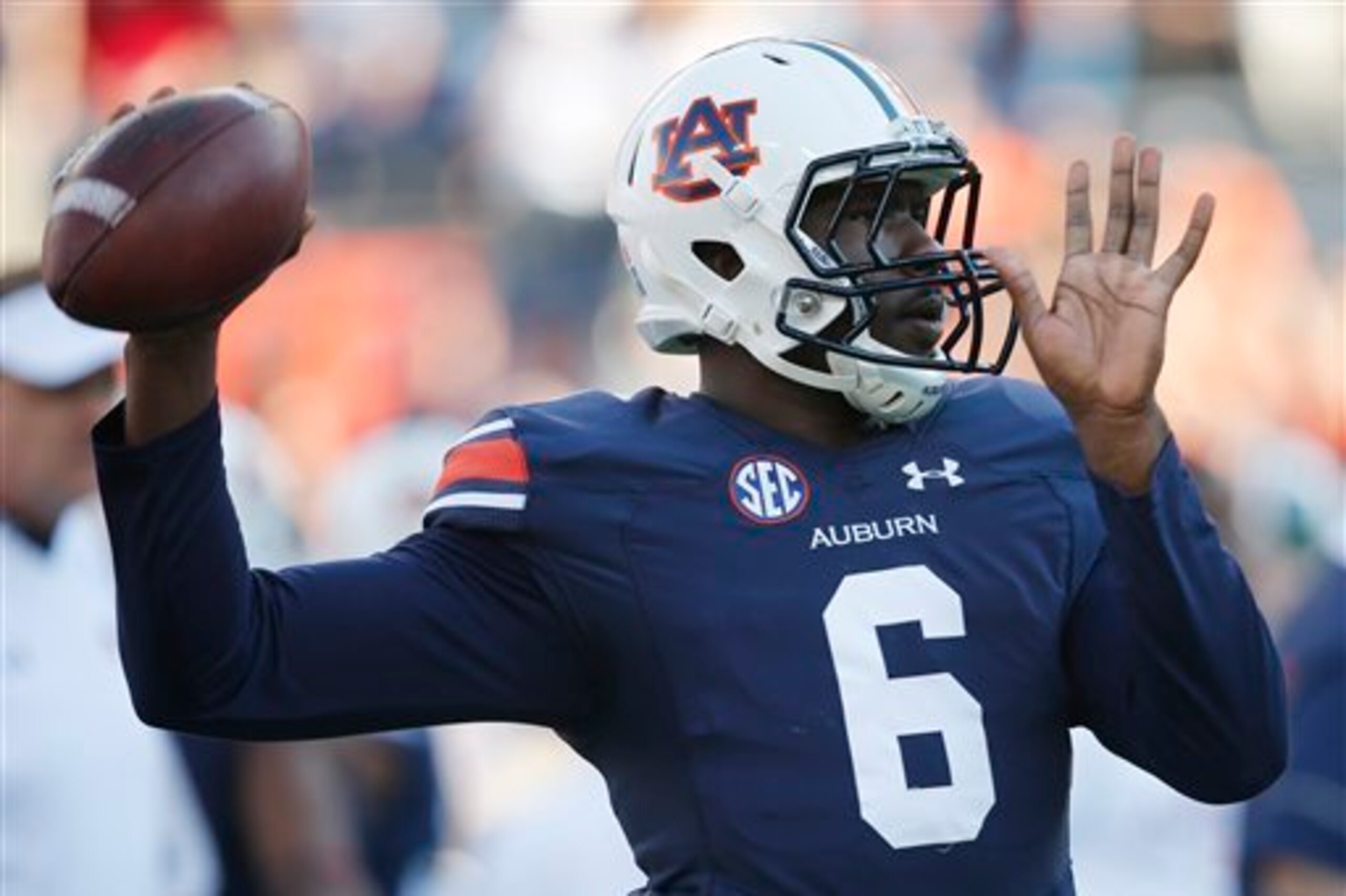 Auburn QB Jeremy Johnson