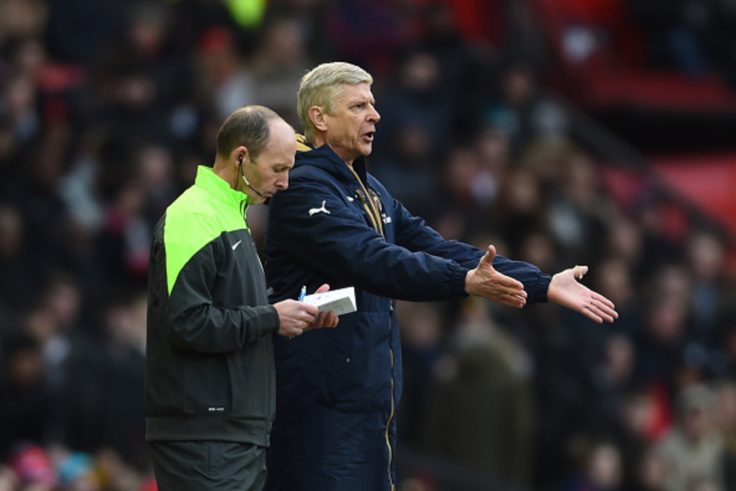 MANCHESTER, ENGLAND - FEBRUARY 28:  Arsene Wenger, Manager of Arsenal reacts during the Barclays Premier League match between Manchester United and Arsenal at Old Trafford on February 28, 2016 in Manchester, England.  (Photo by Laurence Griffiths/Getty Im