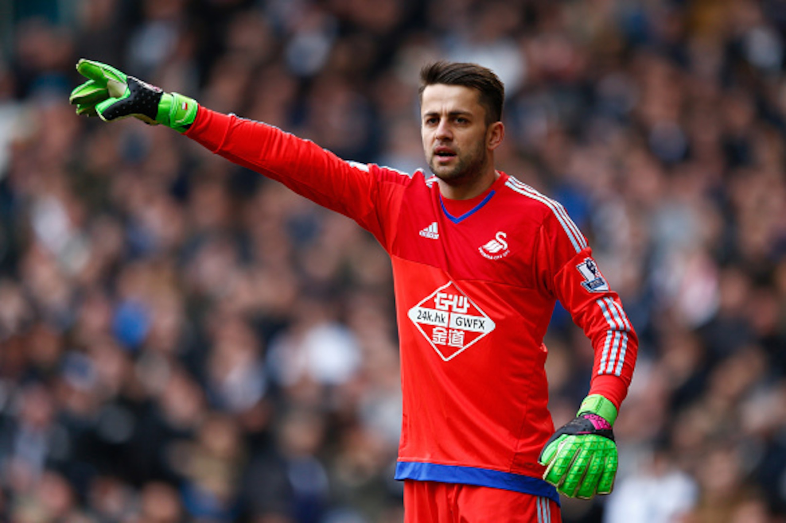 LONDON, ENGLAND - FEBRUARY 28:  Lukasz Fabianski of Swansea gives instructions during the Barclays Premier League match between Tottenham Hotspur and Swansea City at White Hart Lane on February 28, 2016 in London, England.  (Photo by Julian Finney/Getty I