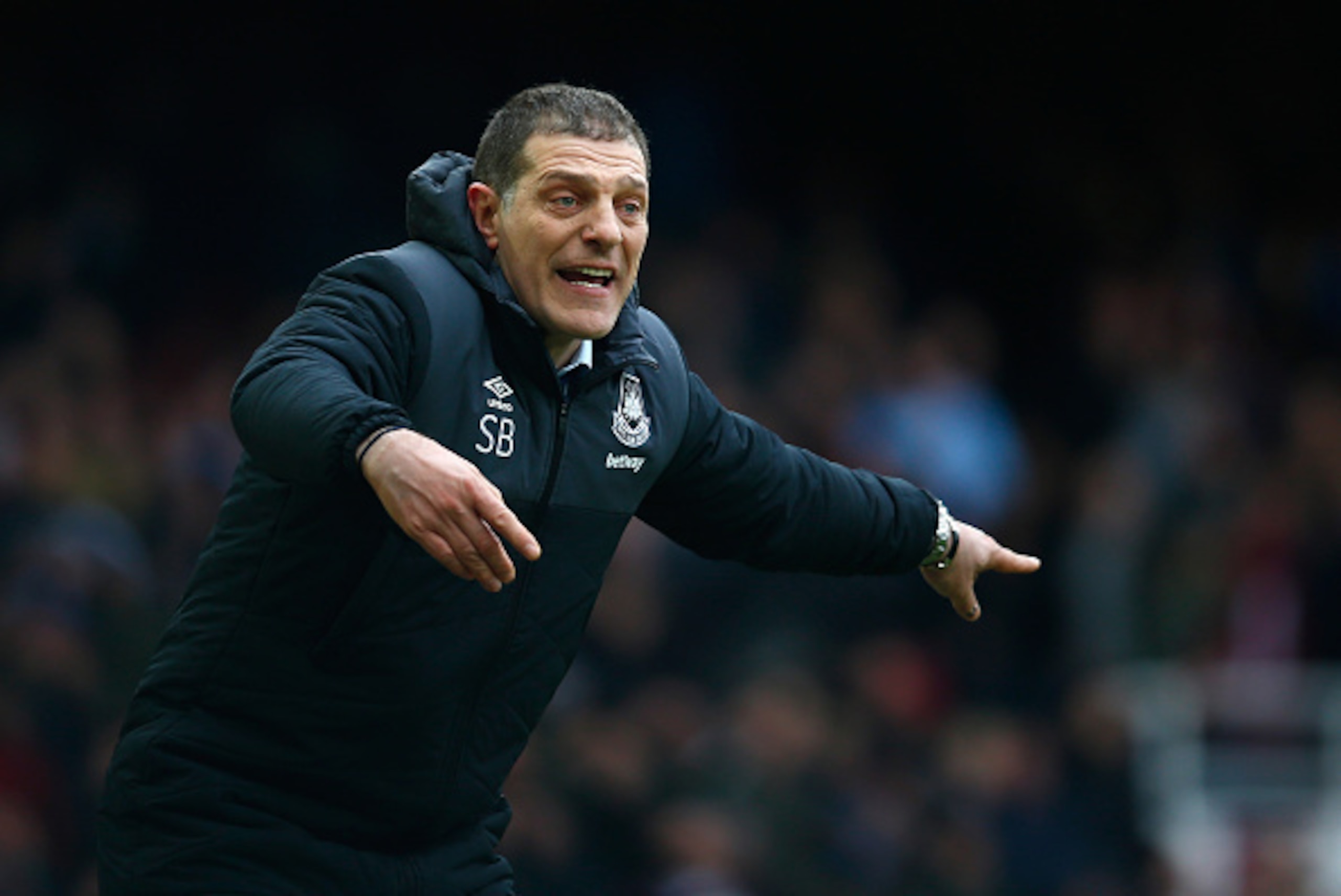 LONDON, ENGLAND - FEBRUARY 27:  Manager Slaven Bilic of West Ham United shouts orders at his players during the Barclays Premier League match between West Ham United and Sunderland at the Boleyn Ground on 27 February, 2016 in London, England.  (Photo by C