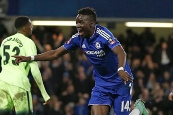 Chelsea's Burkina Faso midfielder Bertrand Traore (C) celebrates scoring their fifth goal during the English FA Cup fifth round football match between Chelsea and Manchester City at Stamford Bridge in London on February 21, 2016. Chelsea won the game 5-1.
