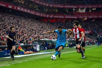BILBAO, SPAIN - JANUARY 20:  Arda Turan of FC Barcelola duels for the ball with Inigo Lekue of Athletic Club during the Copa del Rey Quarter Final First Leg match between Athletic Club and FC Barcelola at San Mames Stadium on January 20, 2016 in Bilbao, S