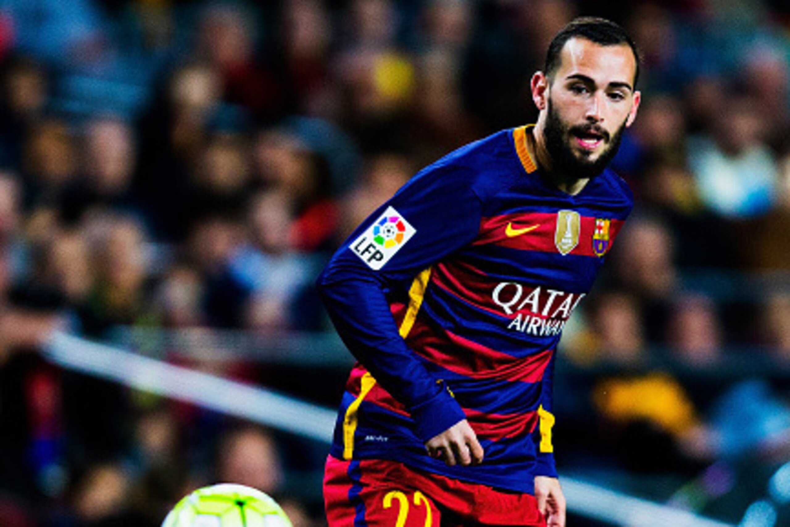 BARCELONA, SPAIN - FEBRUARY 28:  Aleix Vidal of Barcelona controls the ball during the La Liga match between FC Barcelona and Sevilla FC at Camp Nou on February 28, 2016 in Barcelona, Spain.  (Photo by Vladimir Rys Photography/Getty Images)