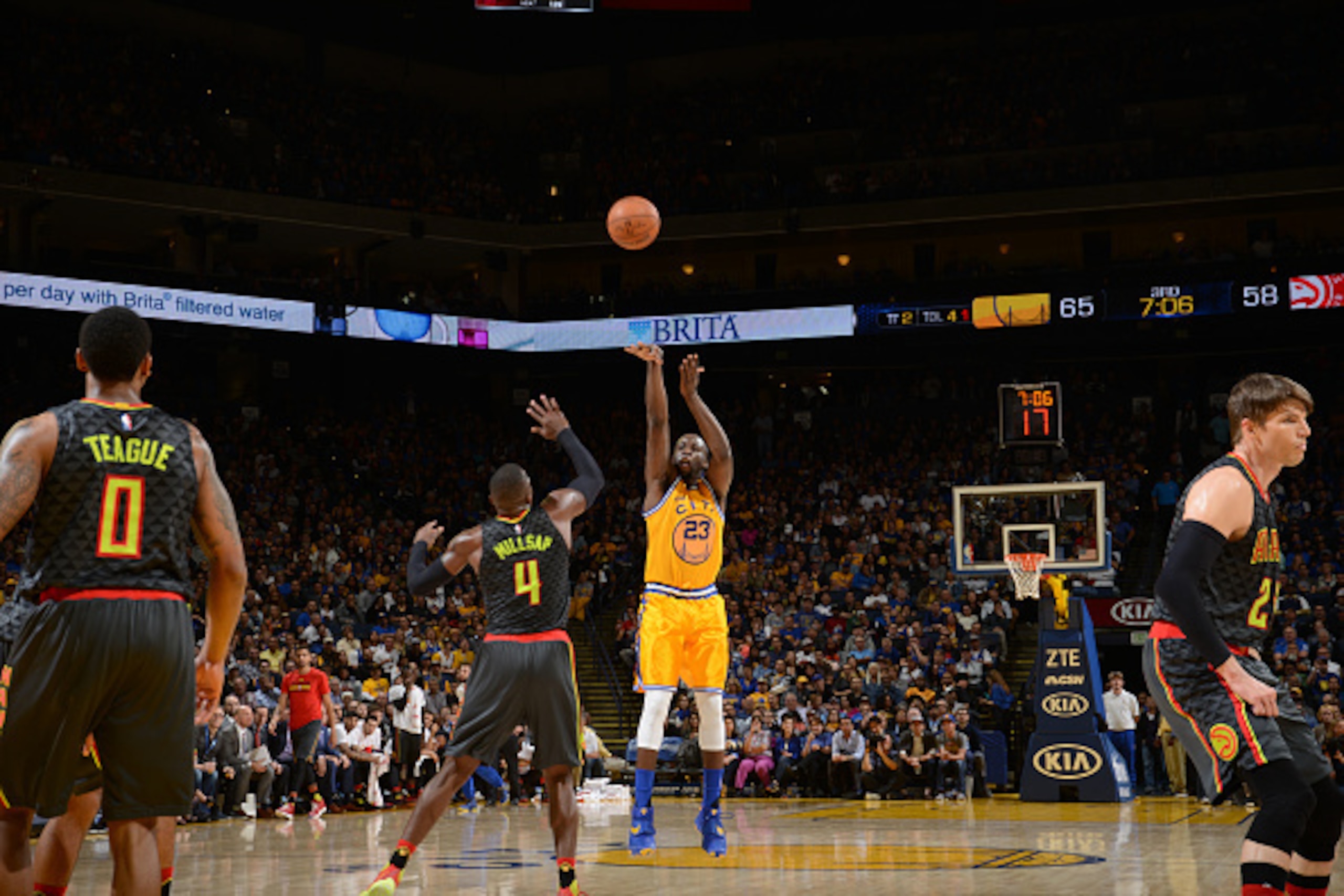 OAKLAND, CA - MARCH 1: Draymond Green #23 of the Golden State Warriors shoots against Paul Millsap #4 of the Atlanta Hawks on March 1, 2016 at Oracle Arena in Oakland, California. NOTE TO USER: User expressly acknowledges and agrees that, by downloading a