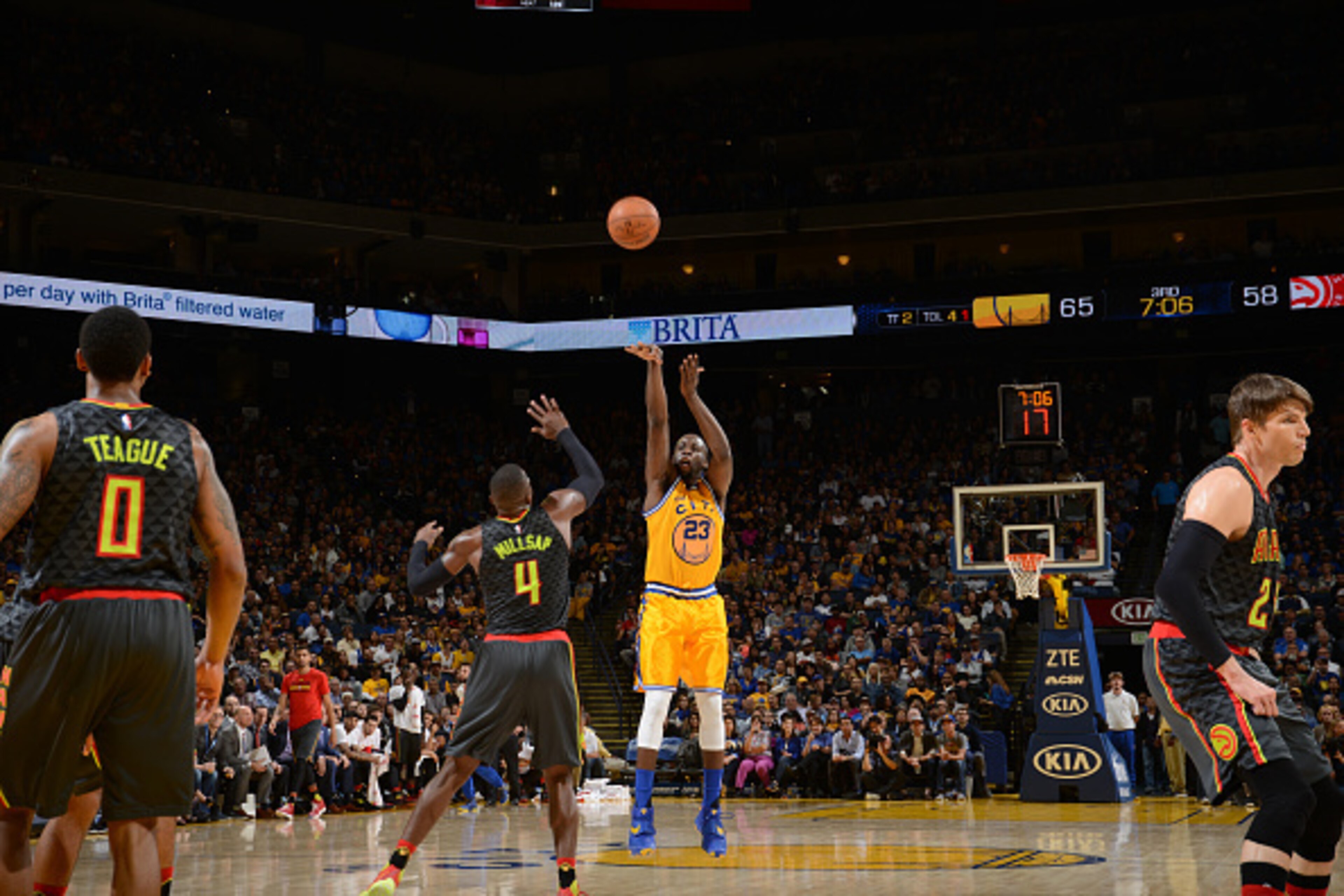 OAKLAND, CA - MARCH 1: Draymond Green #23 of the Golden State Warriors shoots against Paul Millsap #4 of the Atlanta Hawks on March 1, 2016 at Oracle Arena in Oakland, California. NOTE TO USER: User expressly acknowledges and agrees that, by downloading a