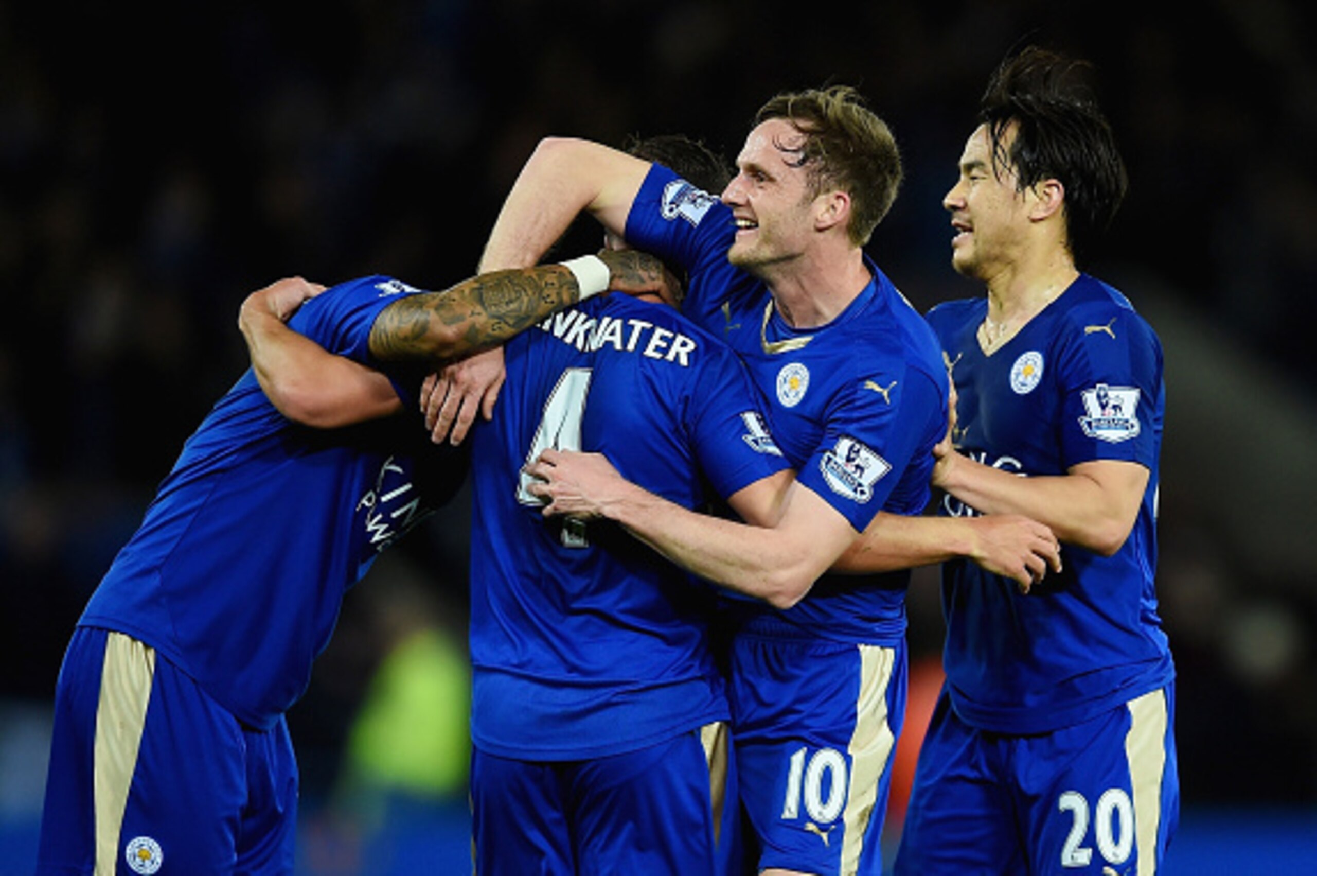 LEICESTER, ENGLAND - MARCH 01:  Danny Drinkwater (2nd L) of Leicester City celebrates scoring his team's first goal with his team mates Andy King (2nd R), Danny Simpson (1st L) and Shinji Okazaki (1st R) during the Barclays Premier League match between Le