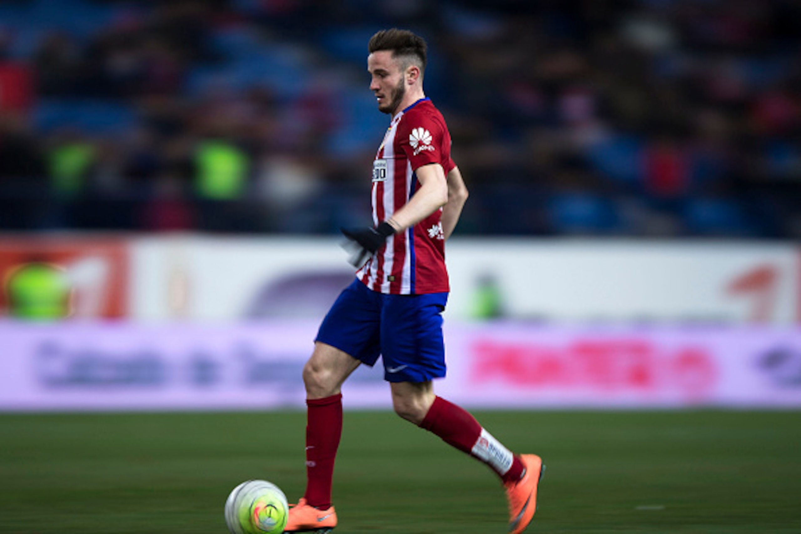 MADRID, SPAIN - MARCH 01:  Saul Niguez of Atletico de Madrid runs for the ball during the La Liga match between Club Atletico de Madrid and Real Sociedad de Futbol at Vicente Calderon Stadium on March 1, 2016 in Madrid, Spain.  (Photo by Gonzalo Arroyo Mo