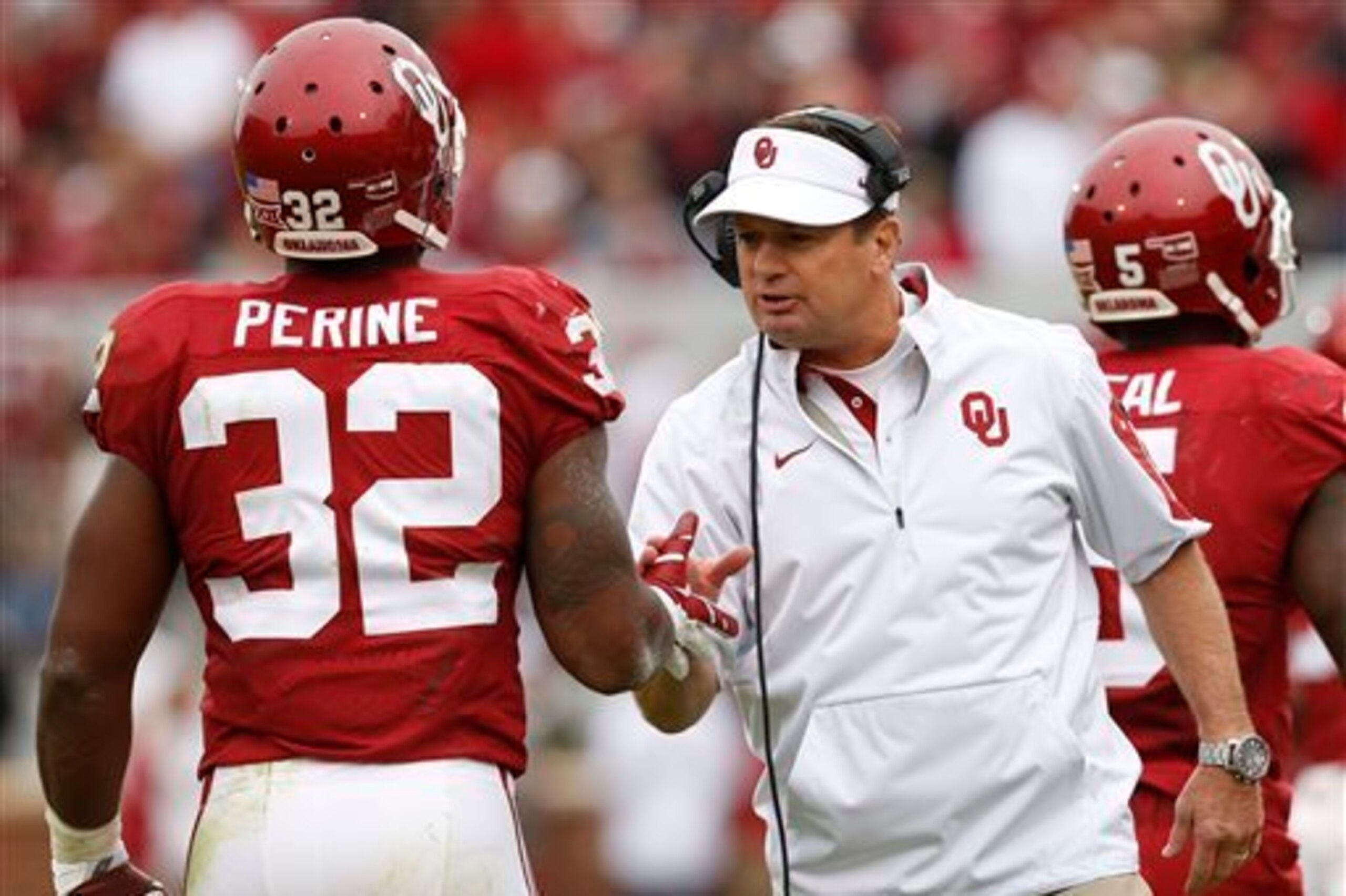 Oklahoma RB Samaje Perine and HC Bob Stoops