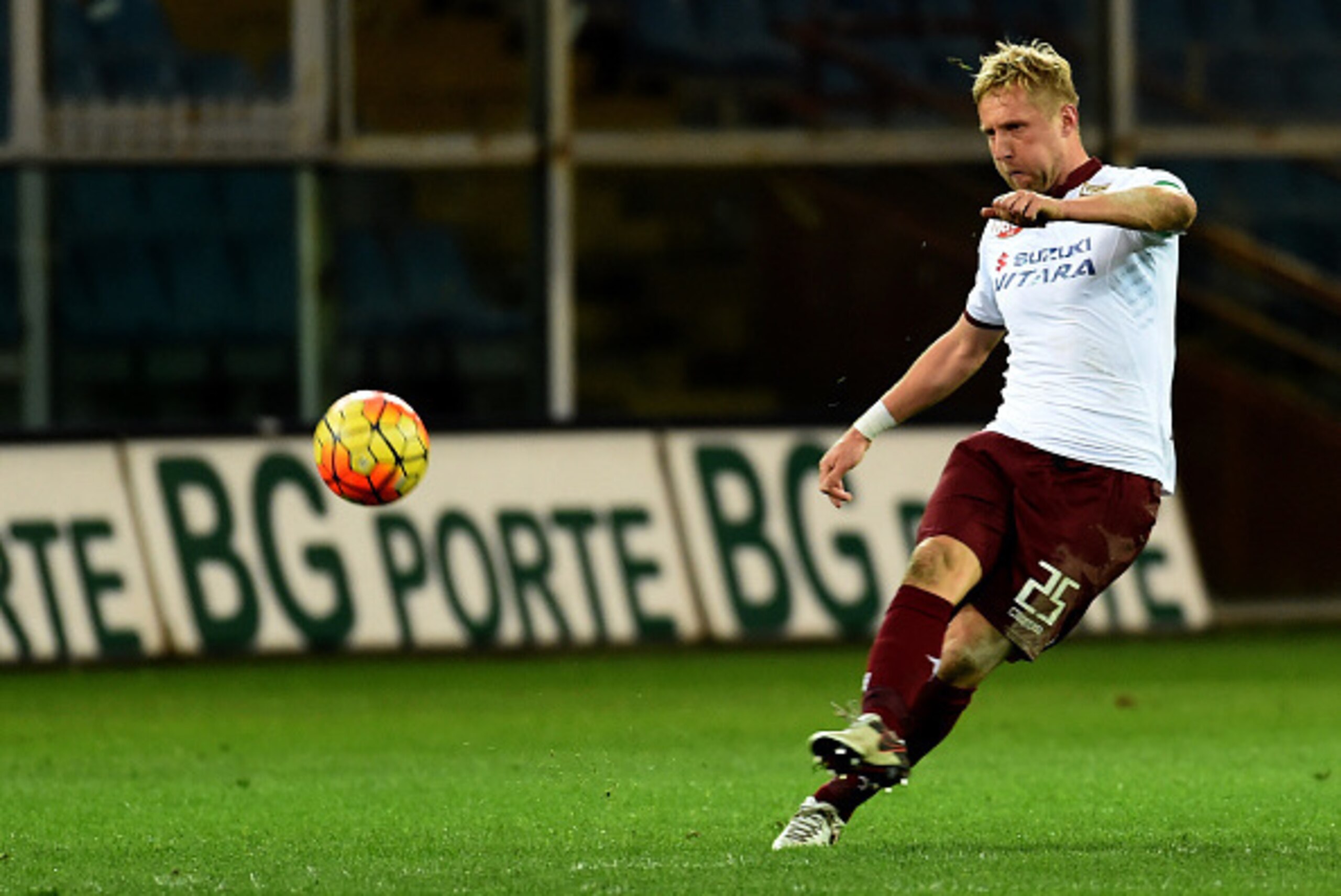 GENOA, ITALY - FEBRUARY 03:  Kamil Glik of Torino FC roll the ball during the Serie A match between UC Sampdoria and Torino FC at Stadio Luigi Ferraris on February 3, 2016 in Genoa, Italy.  (Photo by Pier Marco Tacca/Getty Images)