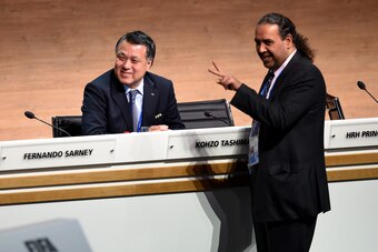 Kohzo Tashima of Japan (left) talks with Sheikh Ahmad Al Sabah